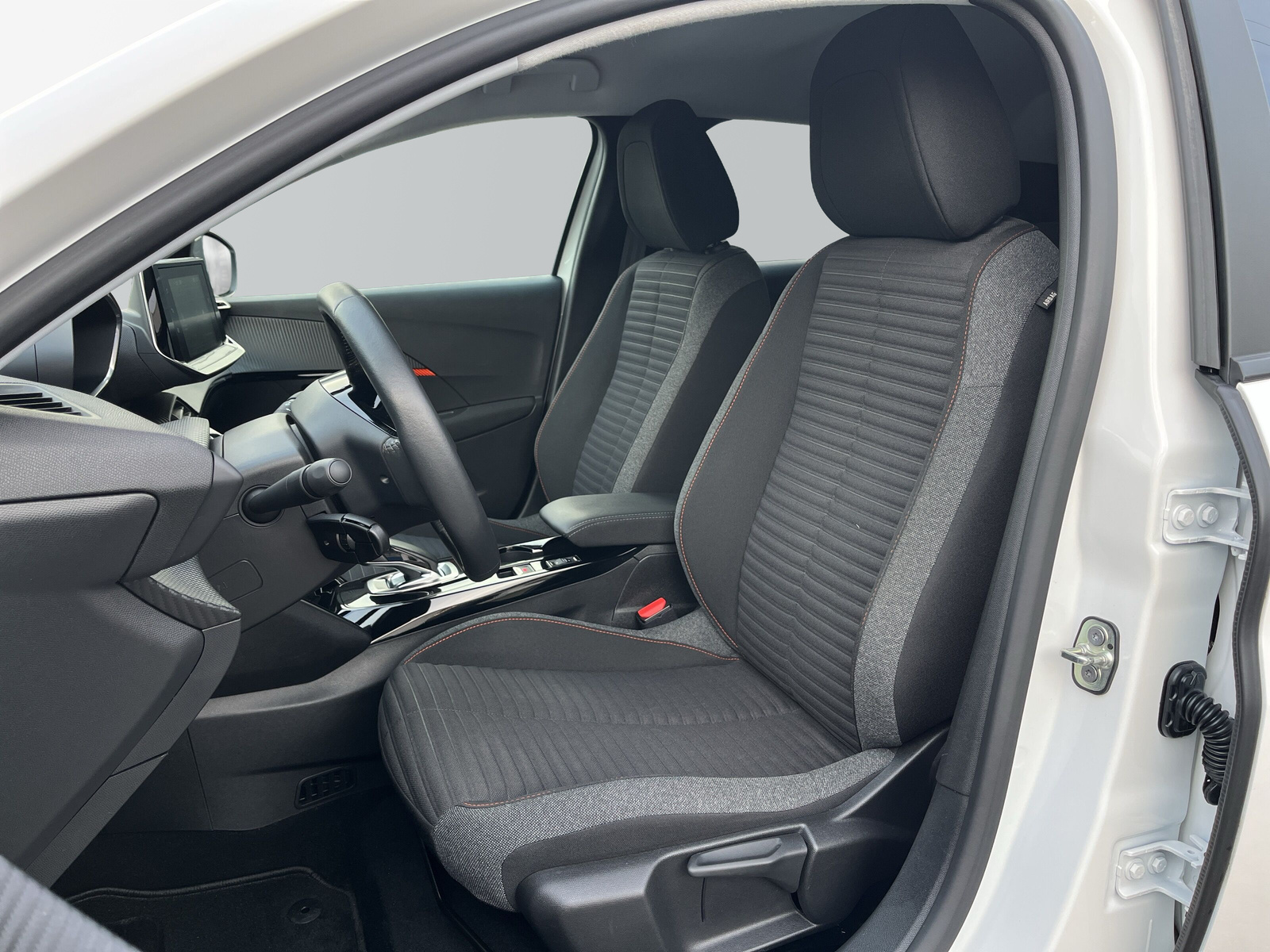 208 e- Active Pack 136 50kWh *SHZ*LED*PDC*