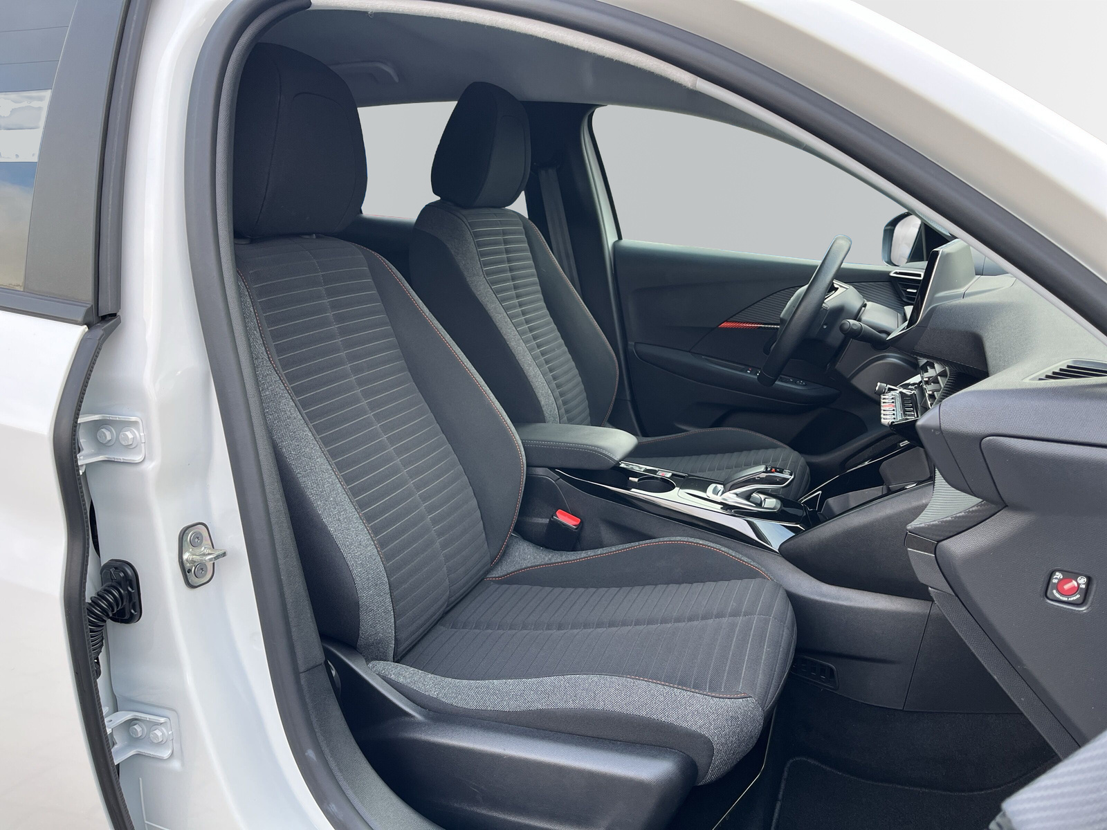 208 e- Active Pack 136 50kWh *SHZ*LED*PDC*