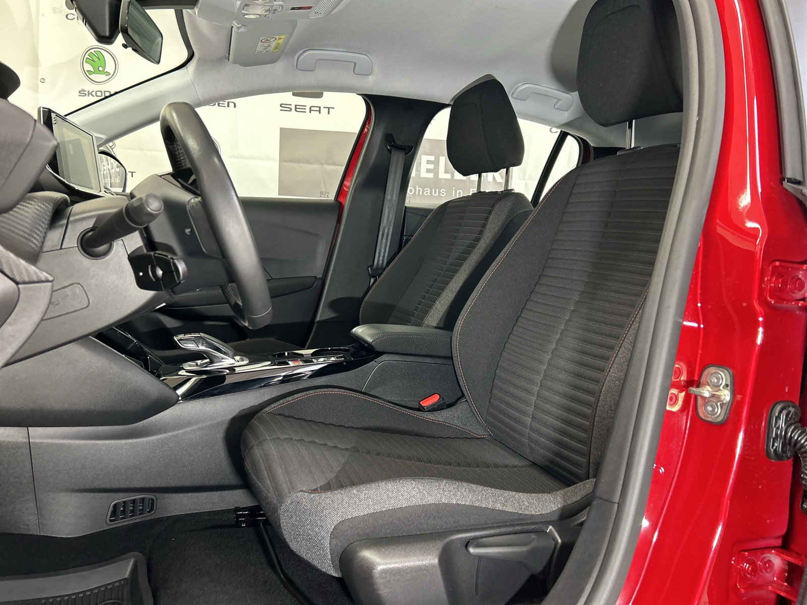 e 208 e- Active 50kWH *KLIMAAUTO*MIRROR-LINK*