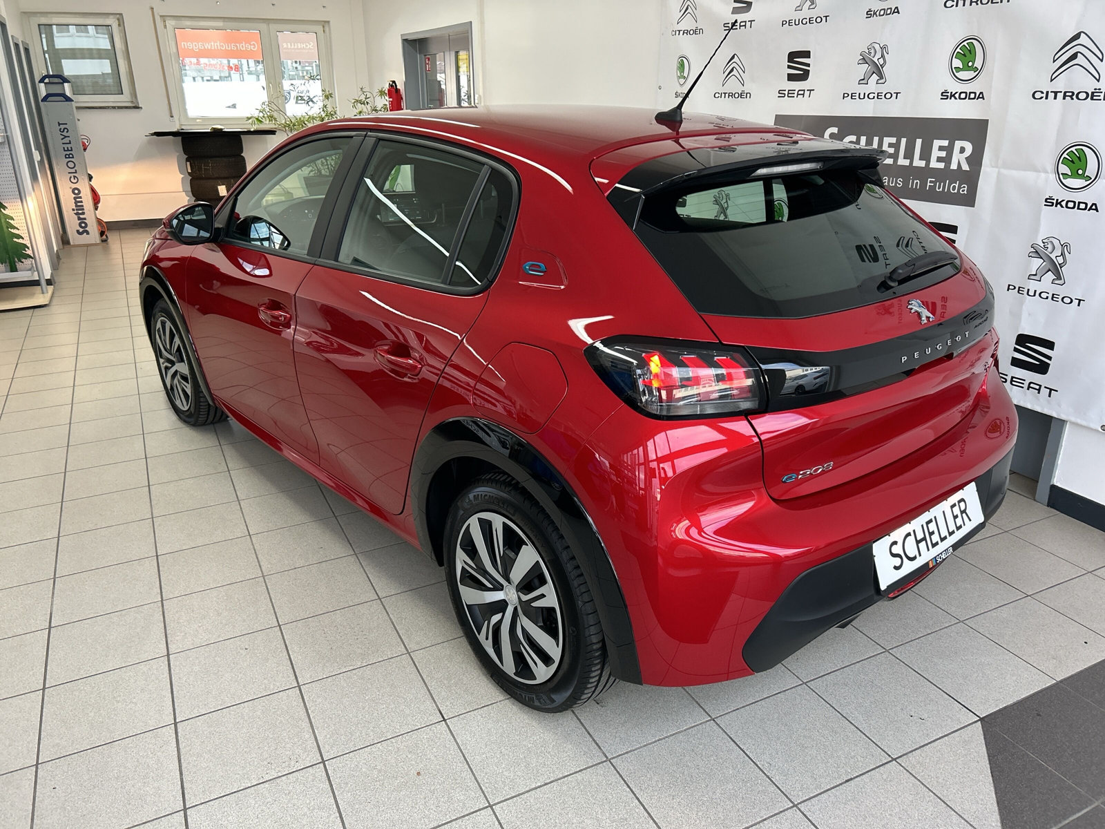 e 208 e- Active 50kWH *KLIMAAUTO*MIRROR-LINK*