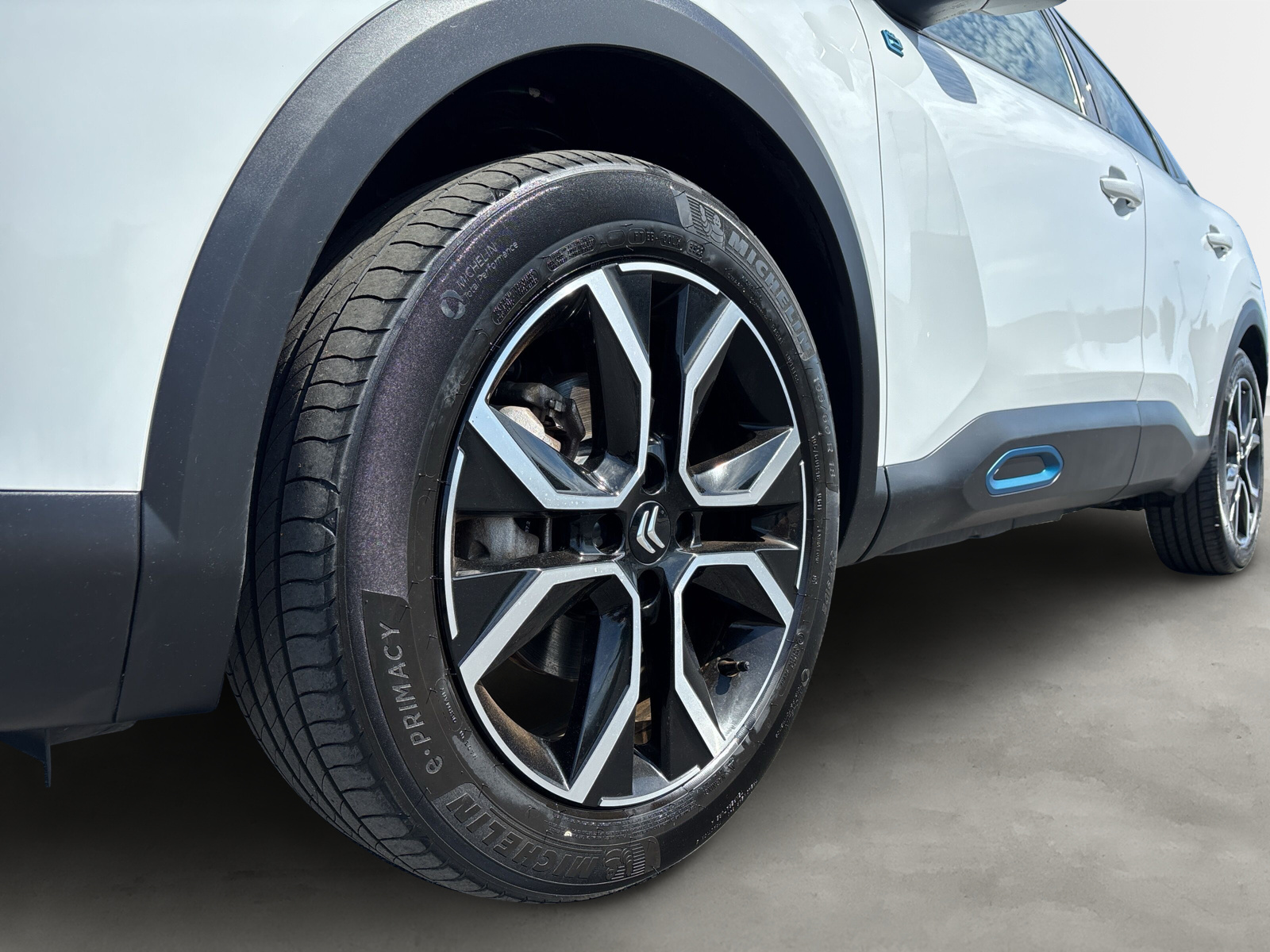 C4 Lim. ë- Feel Pack *SHZ*LED*NAVI*