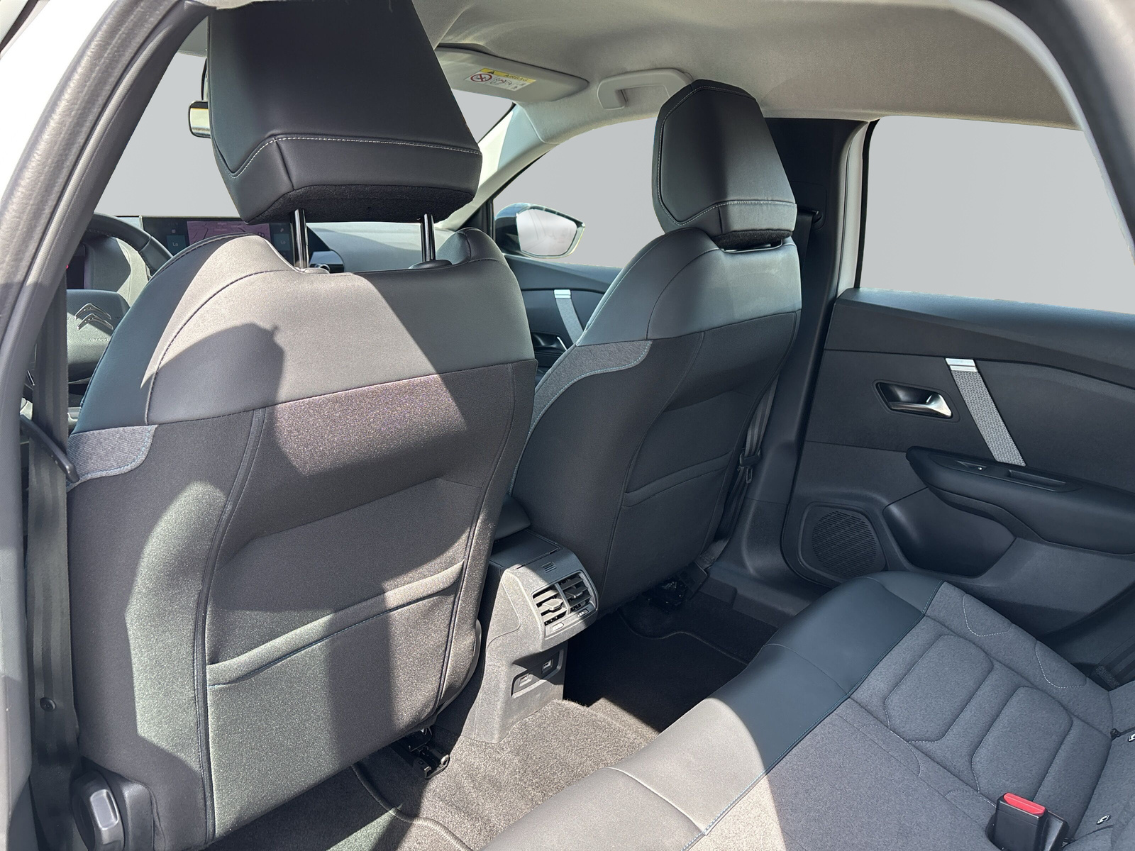 C4 Lim. ë- Feel Pack *SHZ*LED*NAVI*