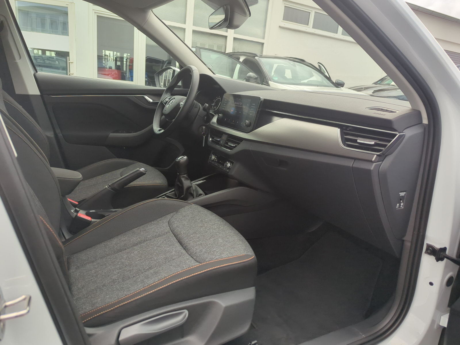 KAMIQ Tour 1.0 TSI *KAMERA*PDC*WSS-HZG*