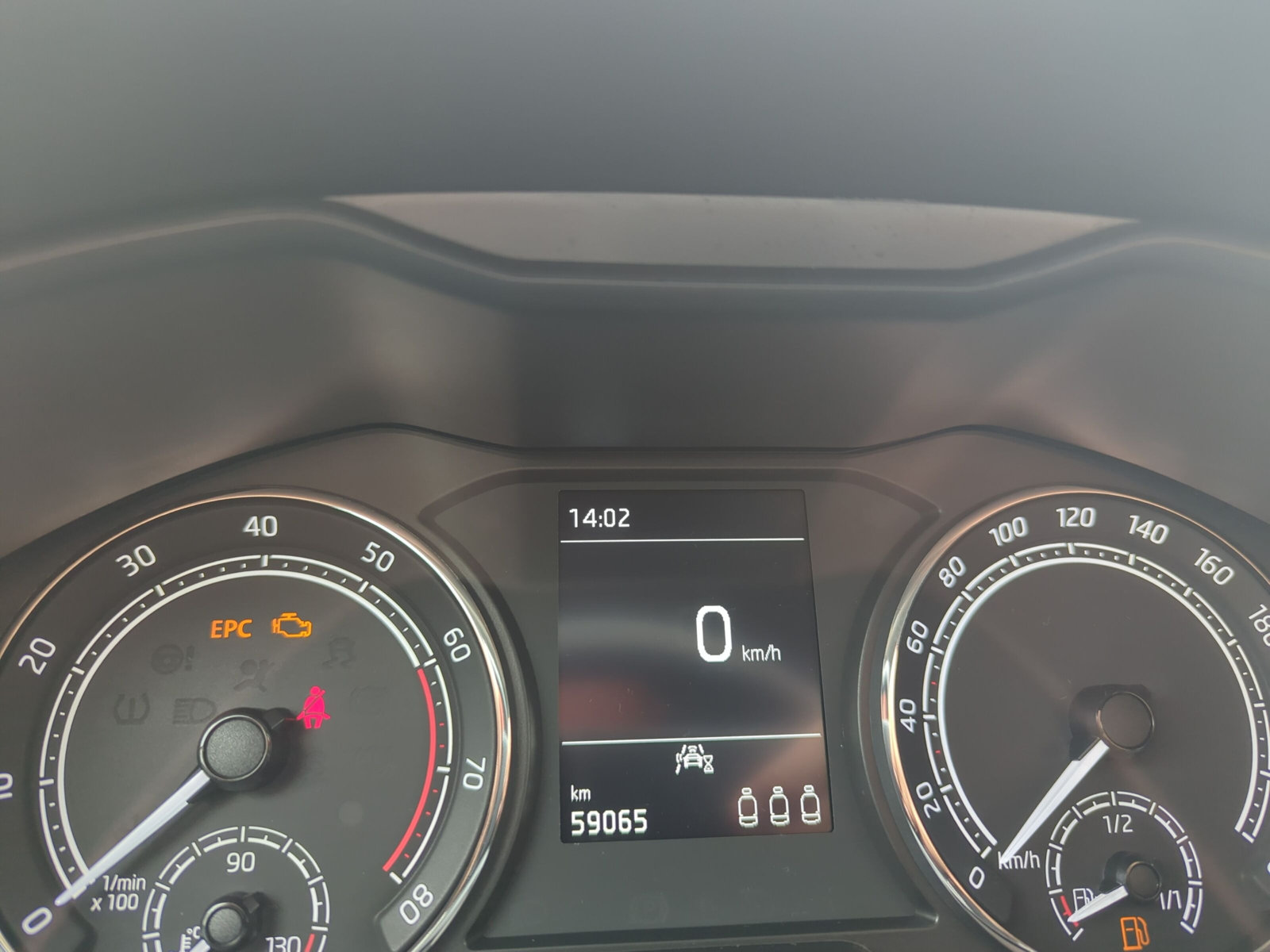 KAMIQ Tour 1.0 TSI *KAMERA*PDC*WSS-HZG*