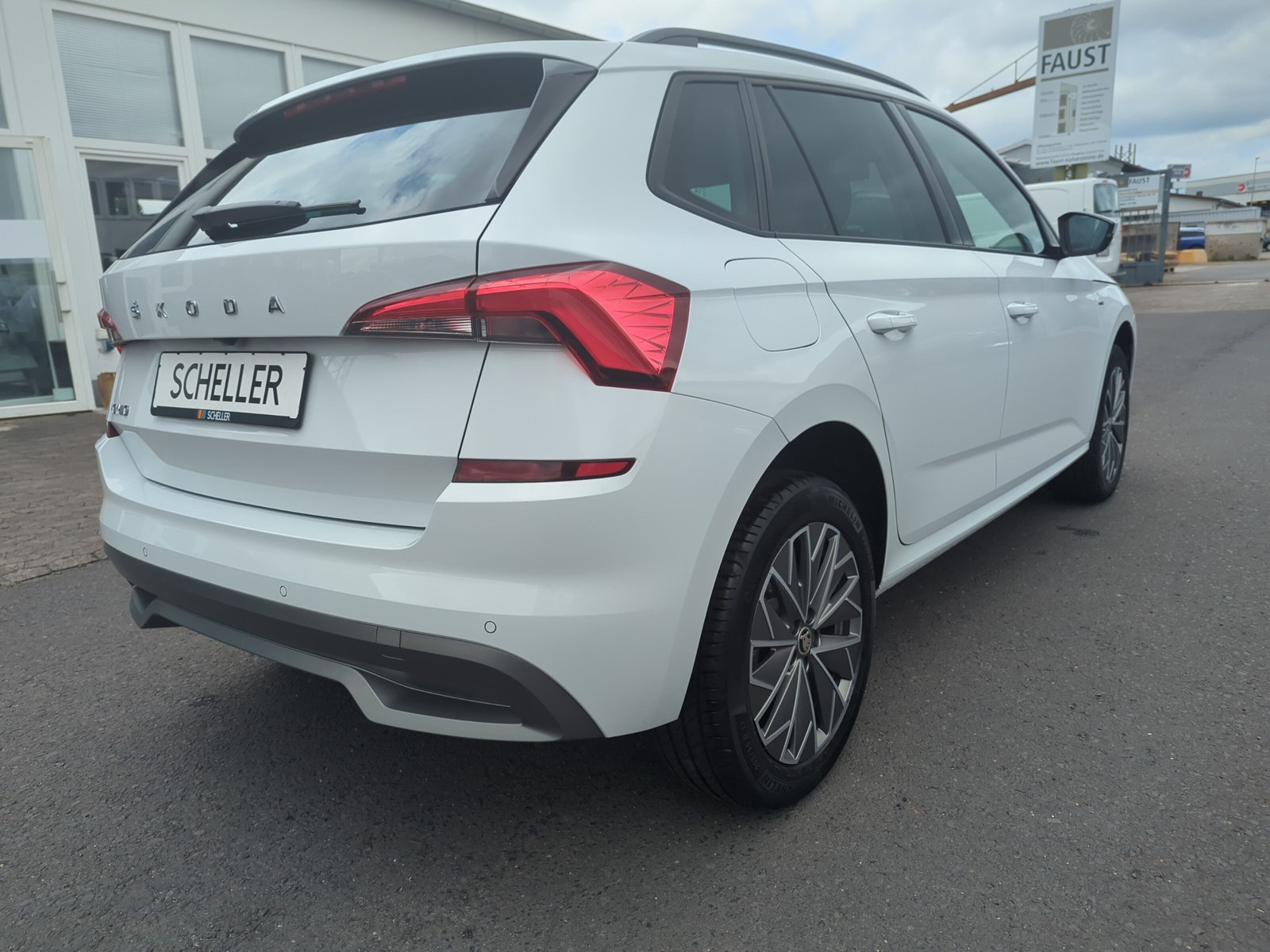 KAMIQ Tour 1.0 TSI *KAMERA*PDC*WSS-HZG*