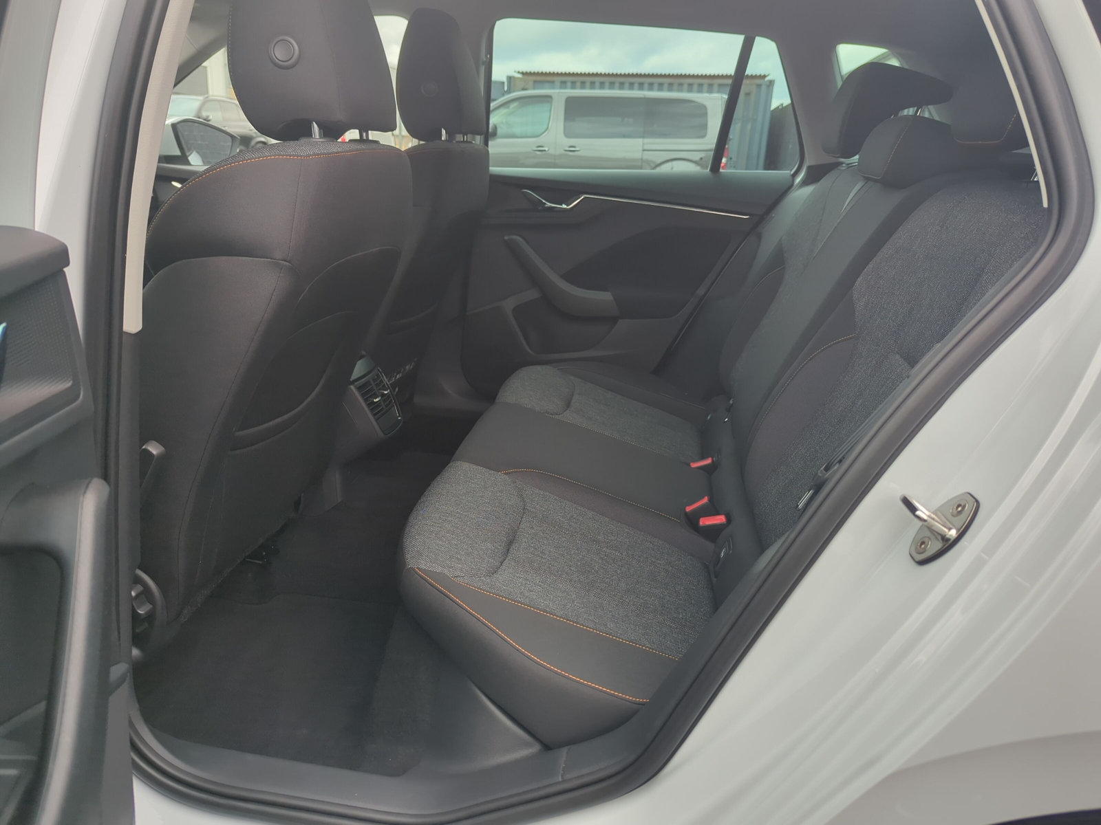 KAMIQ Tour 1.0 TSI *KAMERA*PDC*WSS-HZG*