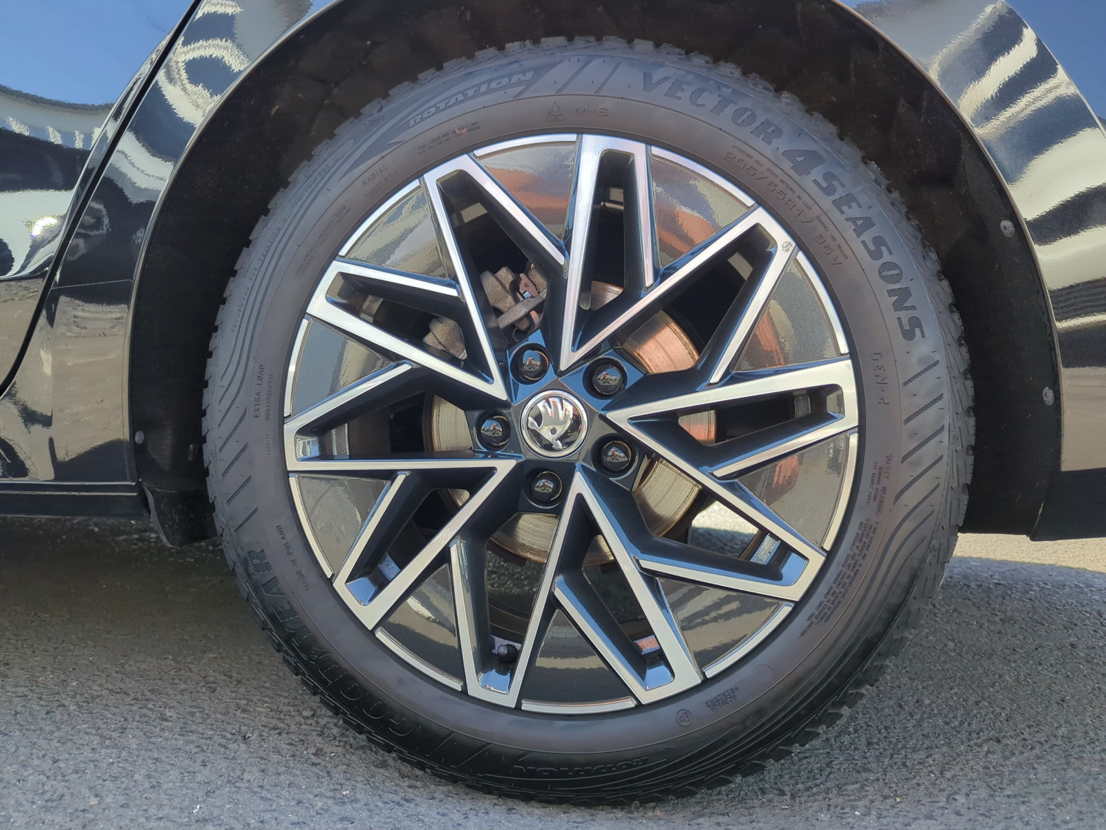Octavia Combi 2.0 TDI Selection DSG *KAMERA*3-ZONEN*SHZ*