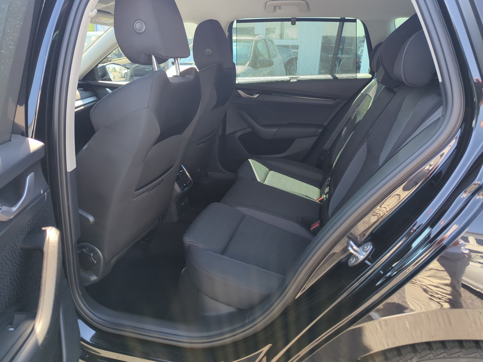 Octavia Combi 2.0 TDI Selection DSG *KAMERA*3-ZONEN*SHZ*
