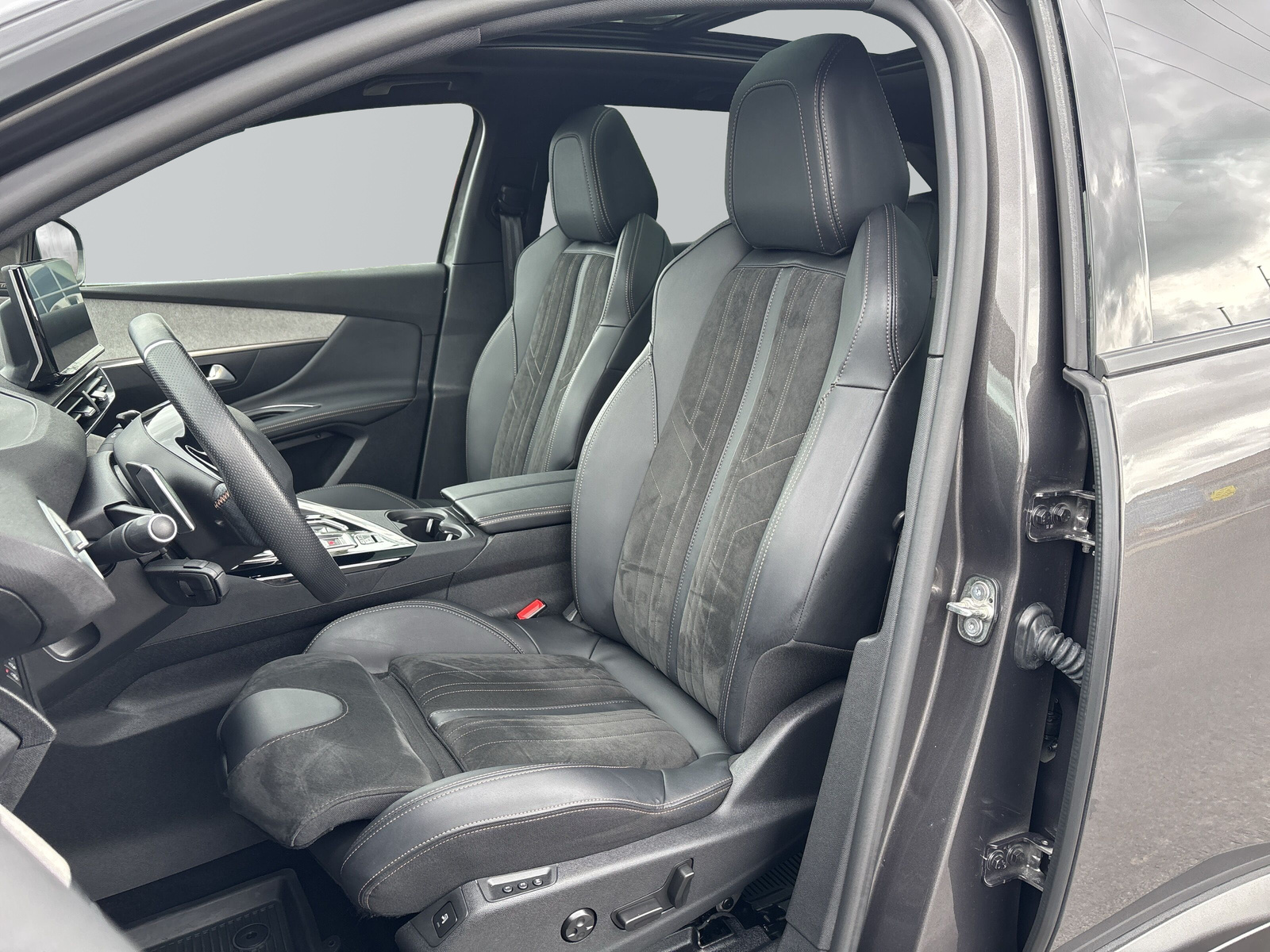 3008 Hybrid4 300 GT *SHZ*NAVI*AHK*