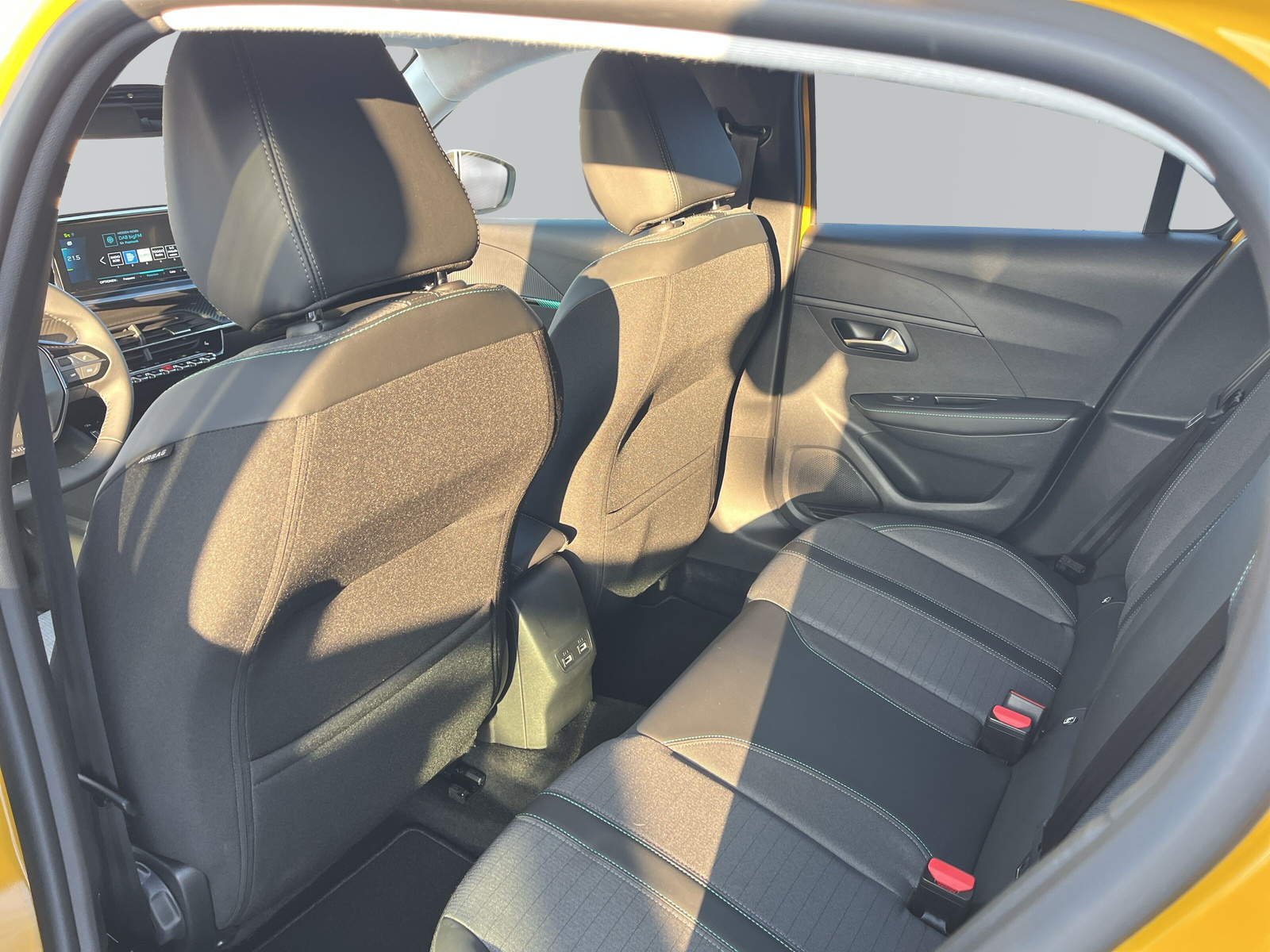 208 e- Allure Pack 50kWh *SHZ*NAVI*KLIMAAUTO*KAMERA*