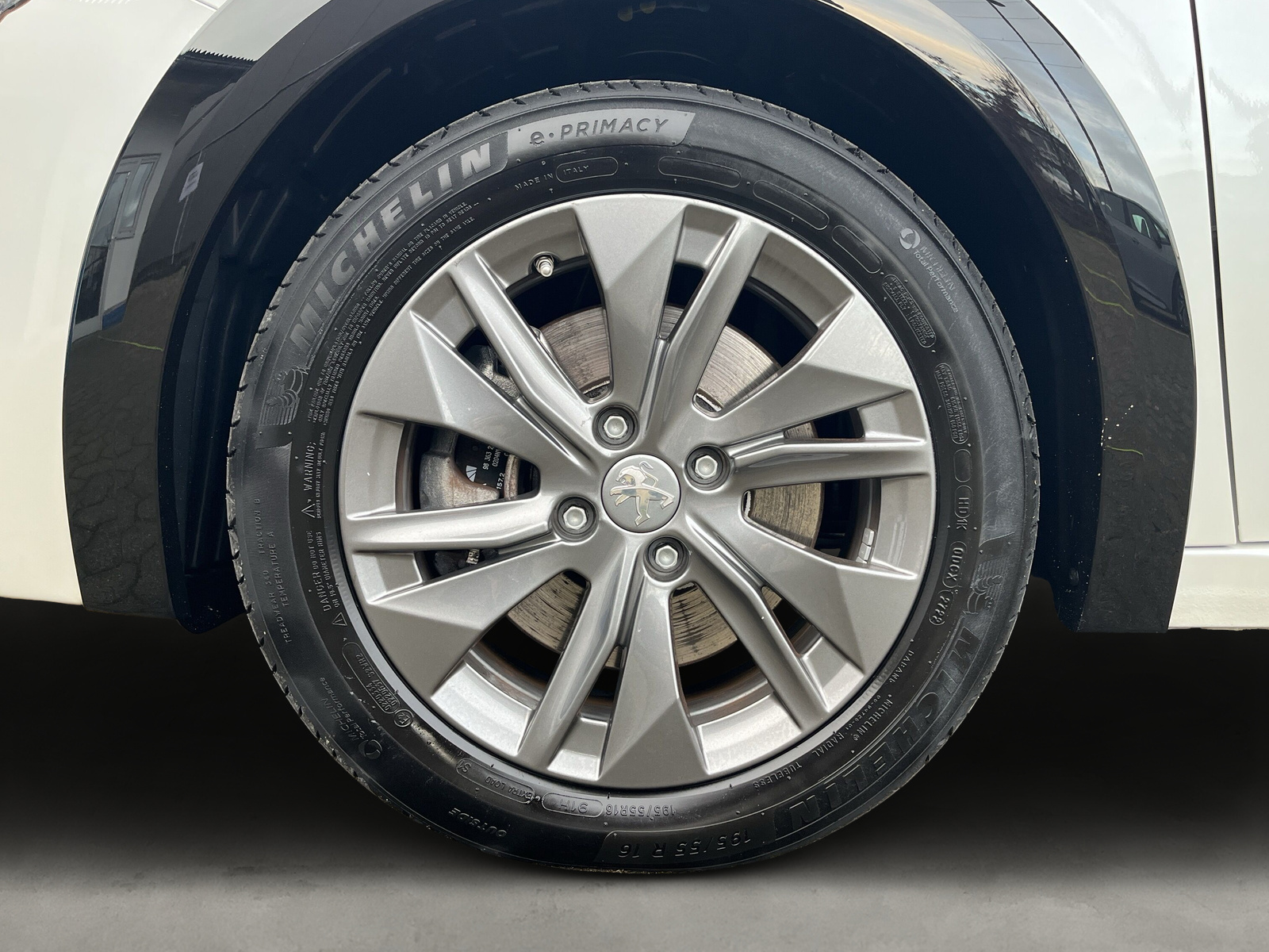 208 e- Allure Pack 50 kWh *NAVI*DAB+*SHZ*11kW*