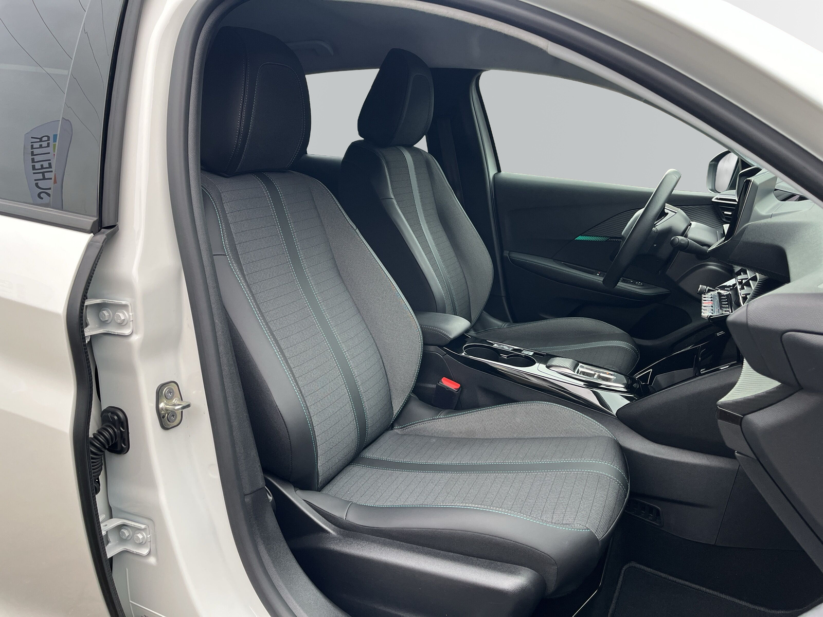 208 e- Allure Pack 50 kWh *NAVI*DAB+*SHZ*11kW*