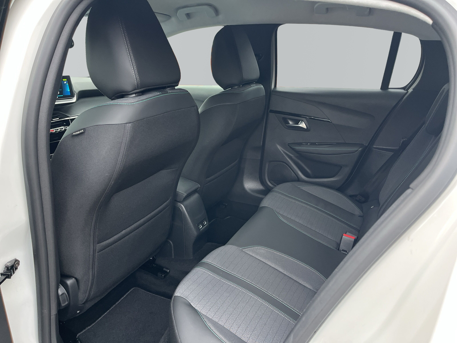 208 e- Allure Pack 50 kWh *NAVI*DAB+*SHZ*11kW*