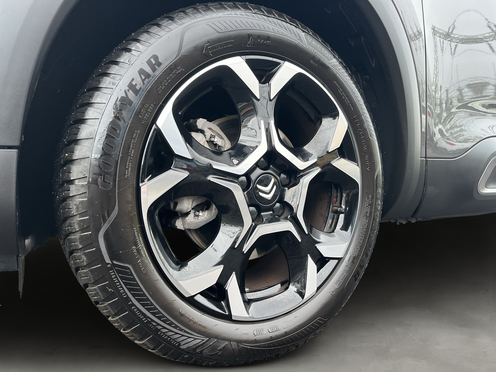 C5 Aircross Shine Pack 1.2 PureTech EAT8 *AHK*E-HECK*360-GRAD*