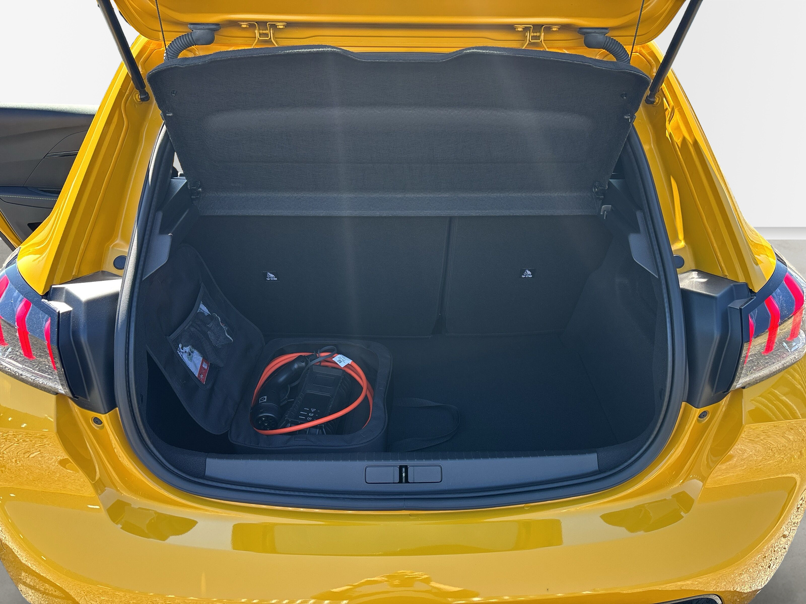 208 e- GT *SHZ*LED*NAVI*