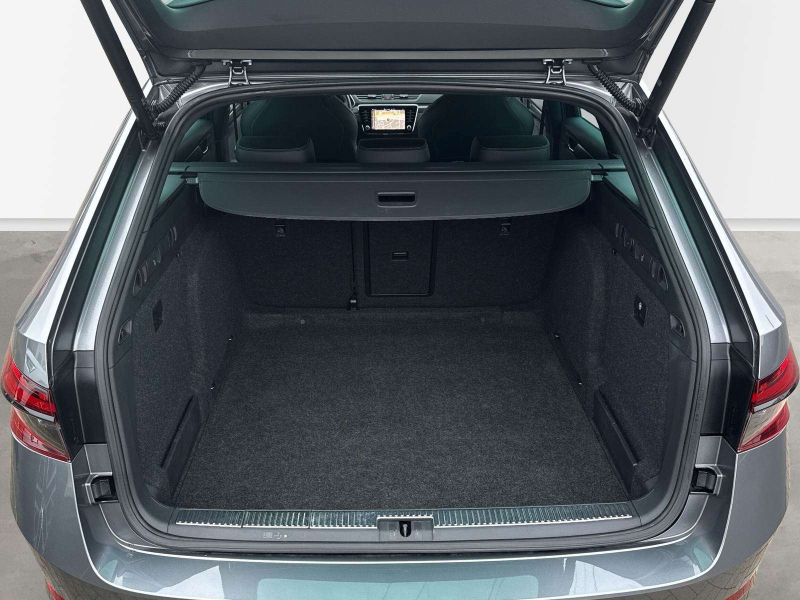 Superb Combi Sportline 2.0 TSI DSG *SHZ*LED*AHK*WSS-HZG*