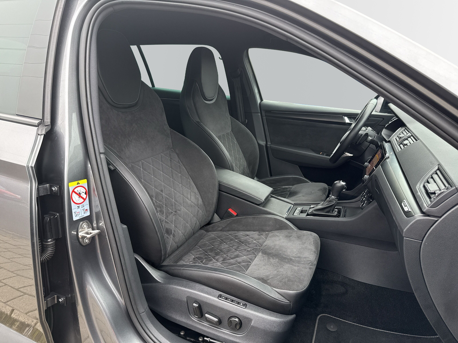 Superb Combi Sportline 2.0 TSI DSG *SHZ*LED*AHK*WSS-HZG*