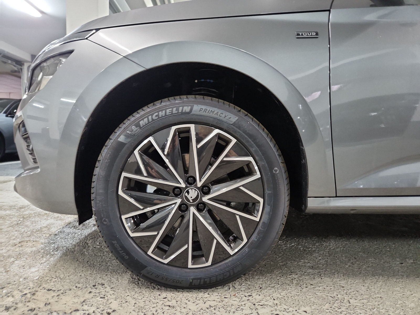 Kamiq Tour 1,0 TSI 85 kW 7-Gang-DSG *AHK*