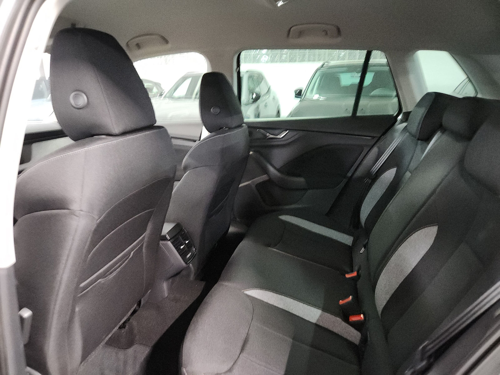 Kamiq Tour 1,0 TSI 85 kW 7-Gang-DSG *AHK*