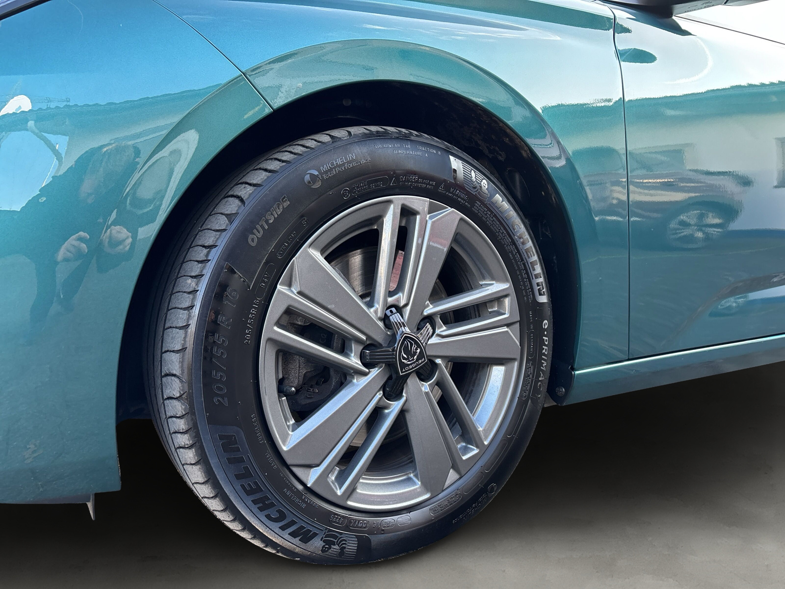 308 SW Active Pack 1.2 PureTech EAT8 *SHZ*LED*TEMPOMAT*