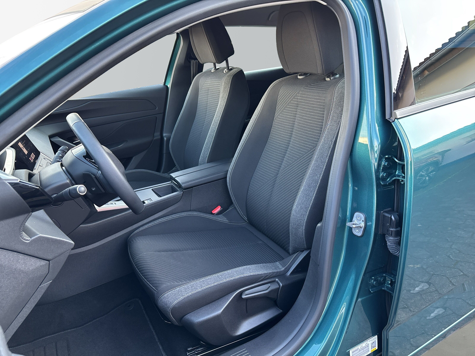 308 SW Active Pack 1.2 PureTech EAT8 *SHZ*LED*TEMPOMAT*