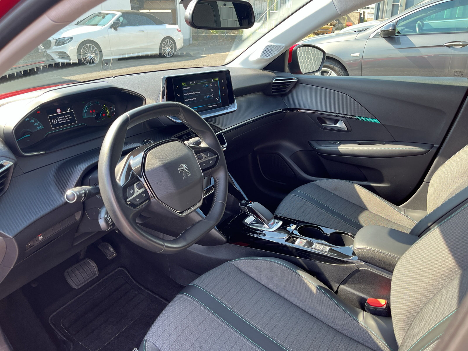 208 e- Allure 50kWh *KAMERA*SHZ*LED*PDC*