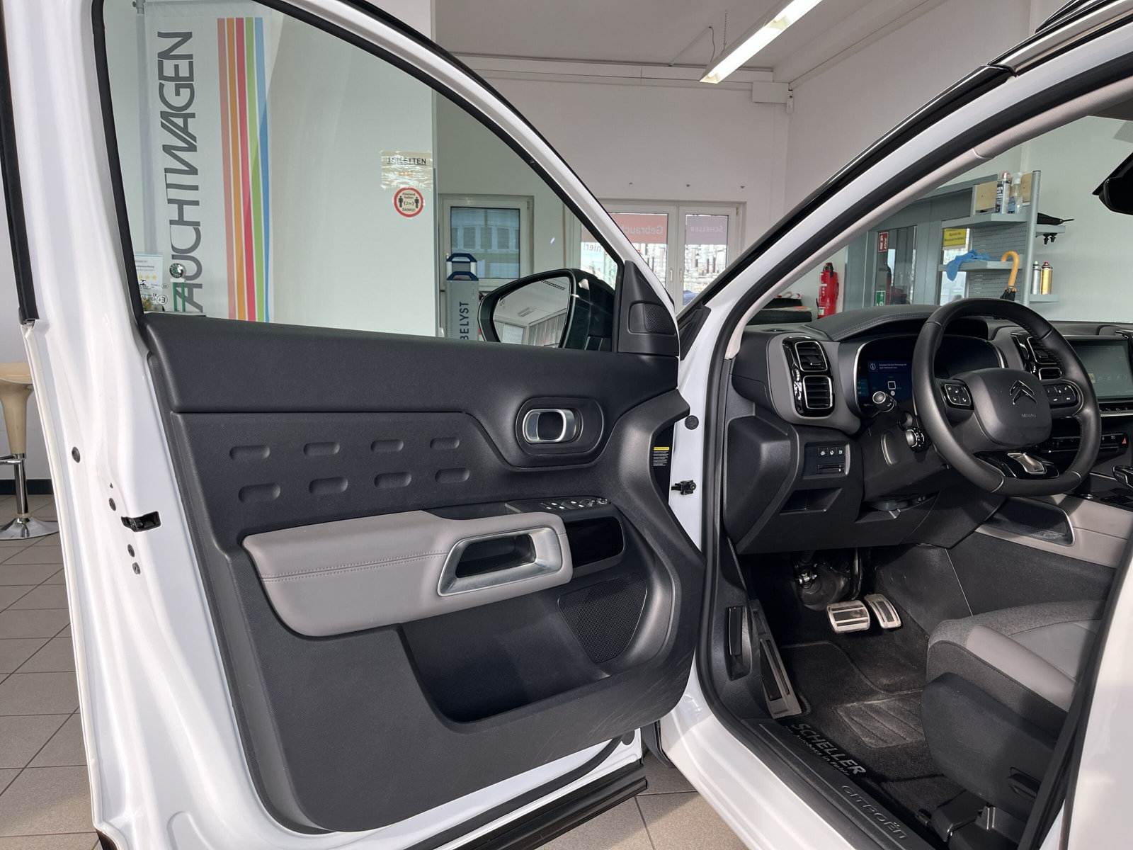 C5 Aircross Shine Pack Hybrid EAT8 *AHK*KAMERA-360*19-ZOLL*