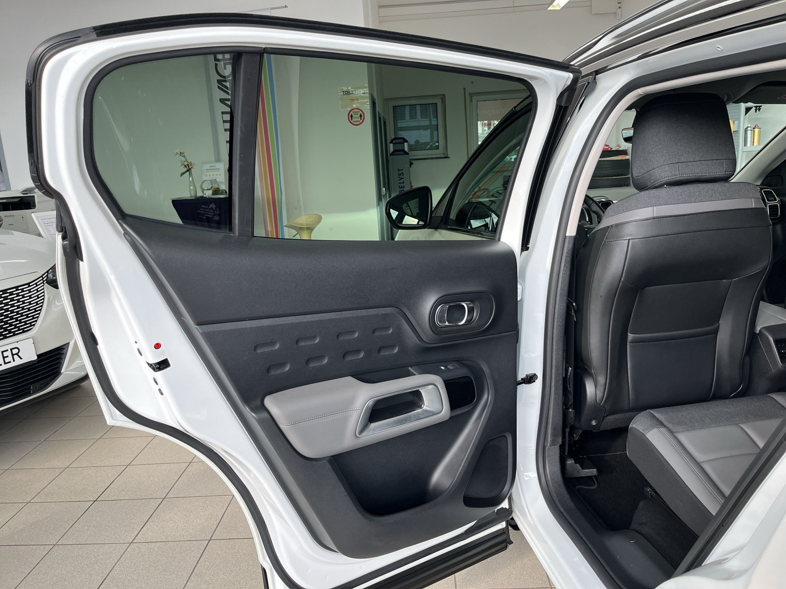C5 Aircross Shine Pack Hybrid EAT8 *AHK*KAMERA-360*19-ZOLL*