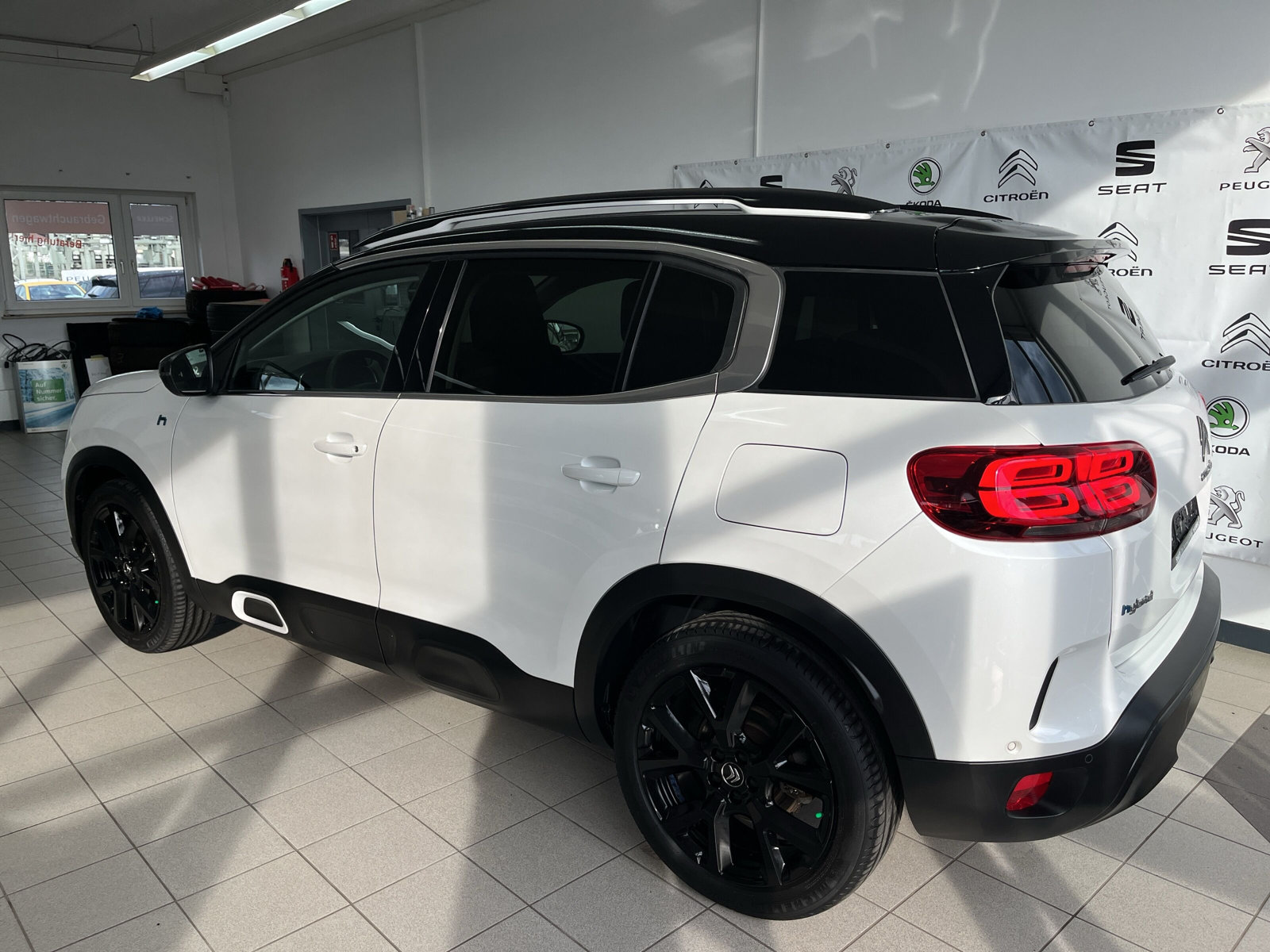 C5 Aircross Shine Pack Hybrid EAT8 *AHK*KAMERA-360*19-ZOLL*