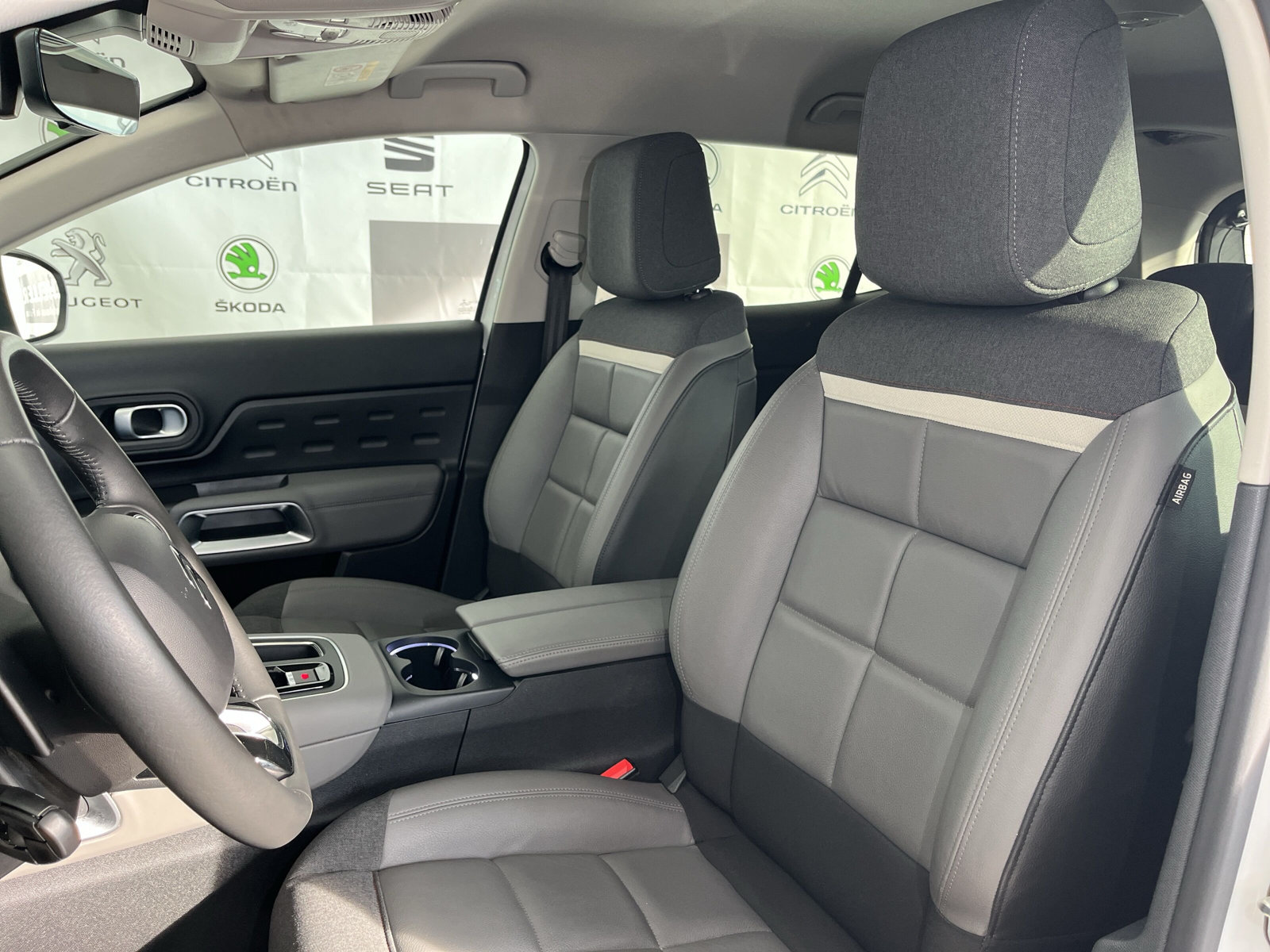 C5 Aircross Shine Pack Hybrid EAT8 *AHK*KAMERA-360*19-ZOLL*