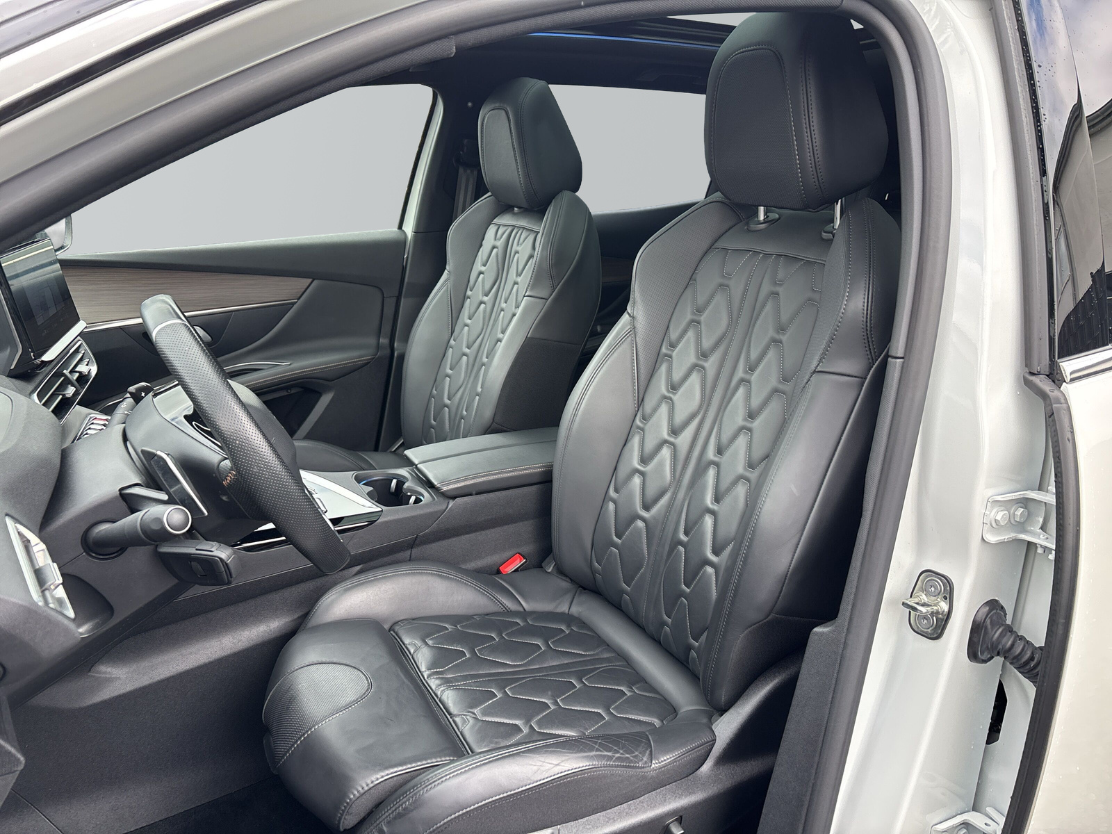 3008 GT *SHZ*MASSAGE*NAVI*