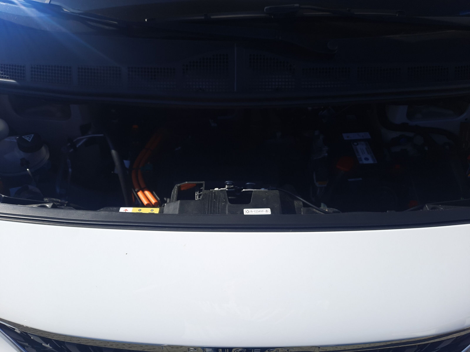 Expert-E Doppelkabine 100 kW - 75 kWh
