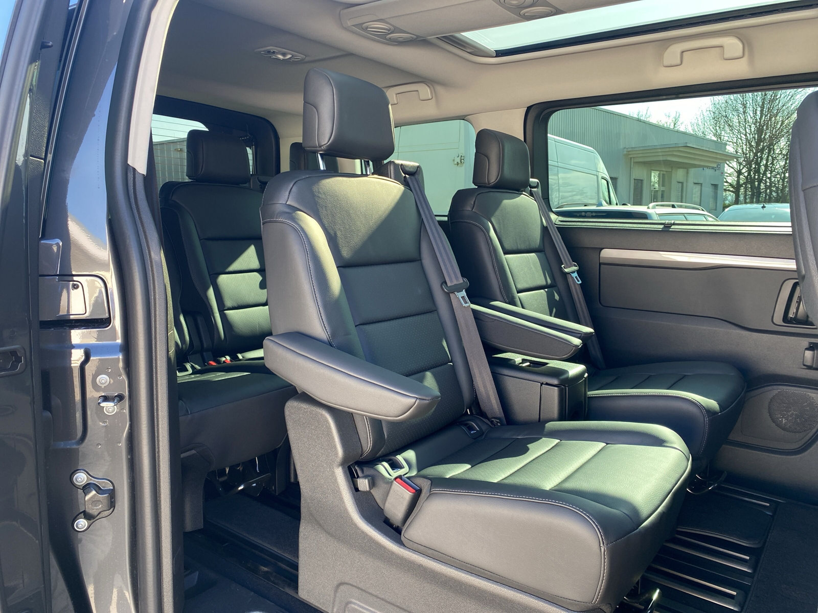 Traveller Allure L2 *SHZ*LED*AHK*NAVI*LEDER*7 SITZE*