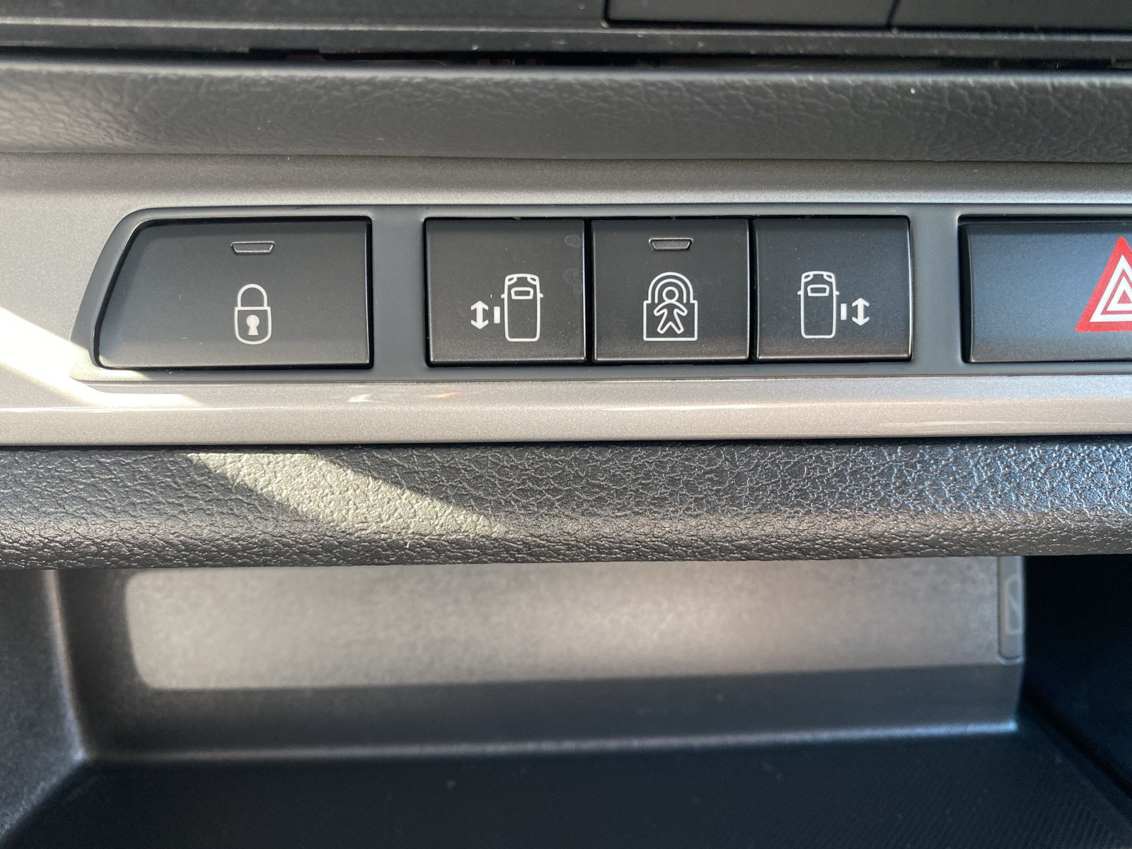 Traveller Allure L2 *SHZ*LED*AHK*NAVI*LEDER*7 SITZE*