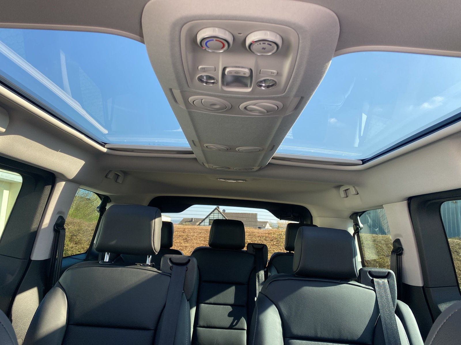 Traveller Allure L2 *SHZ*LED*AHK*NAVI*LEDER*7 SITZE*