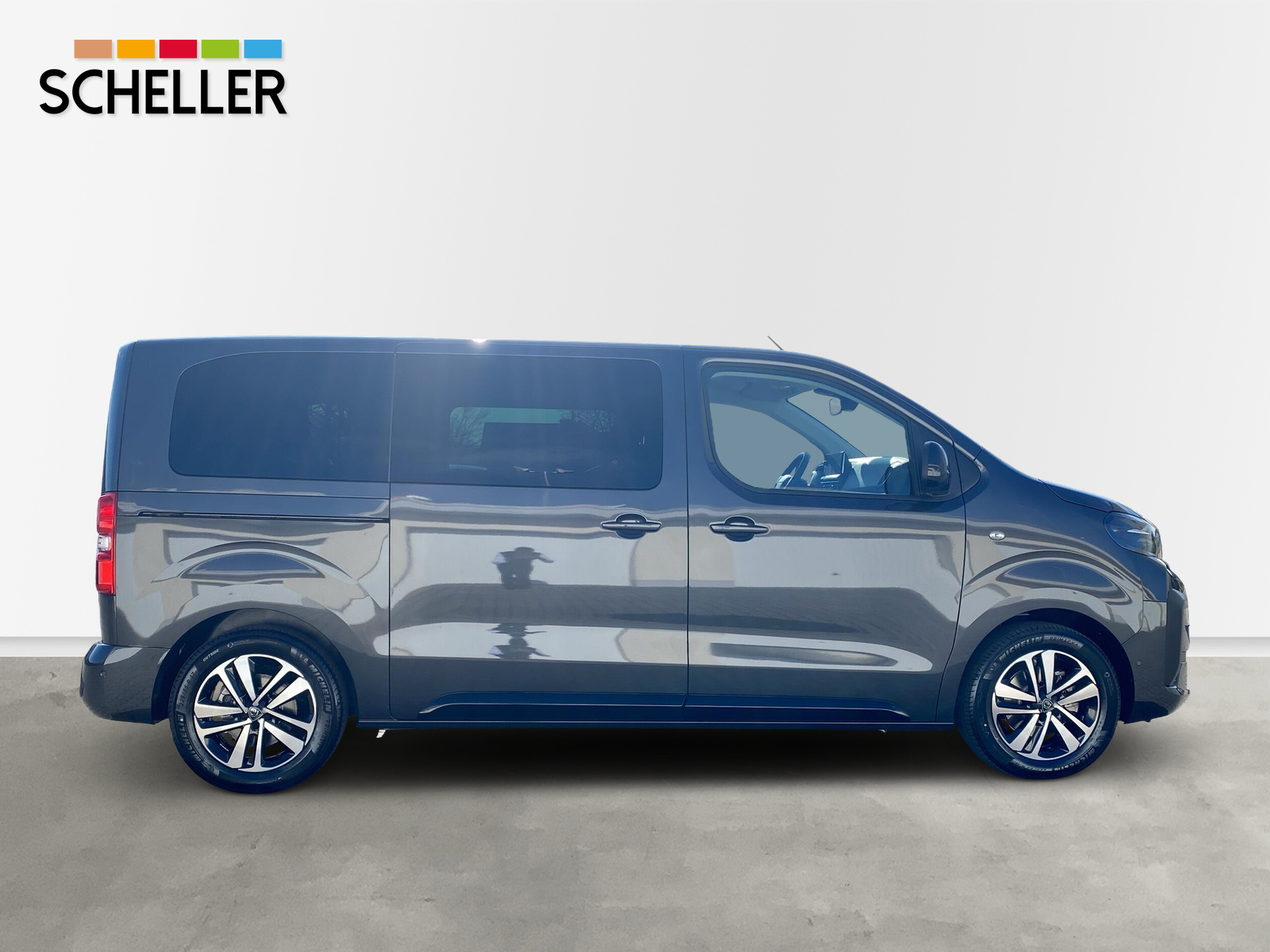 Traveller Allure L2 *SHZ*LED*AHK*NAVI*LEDER*7 SITZE*