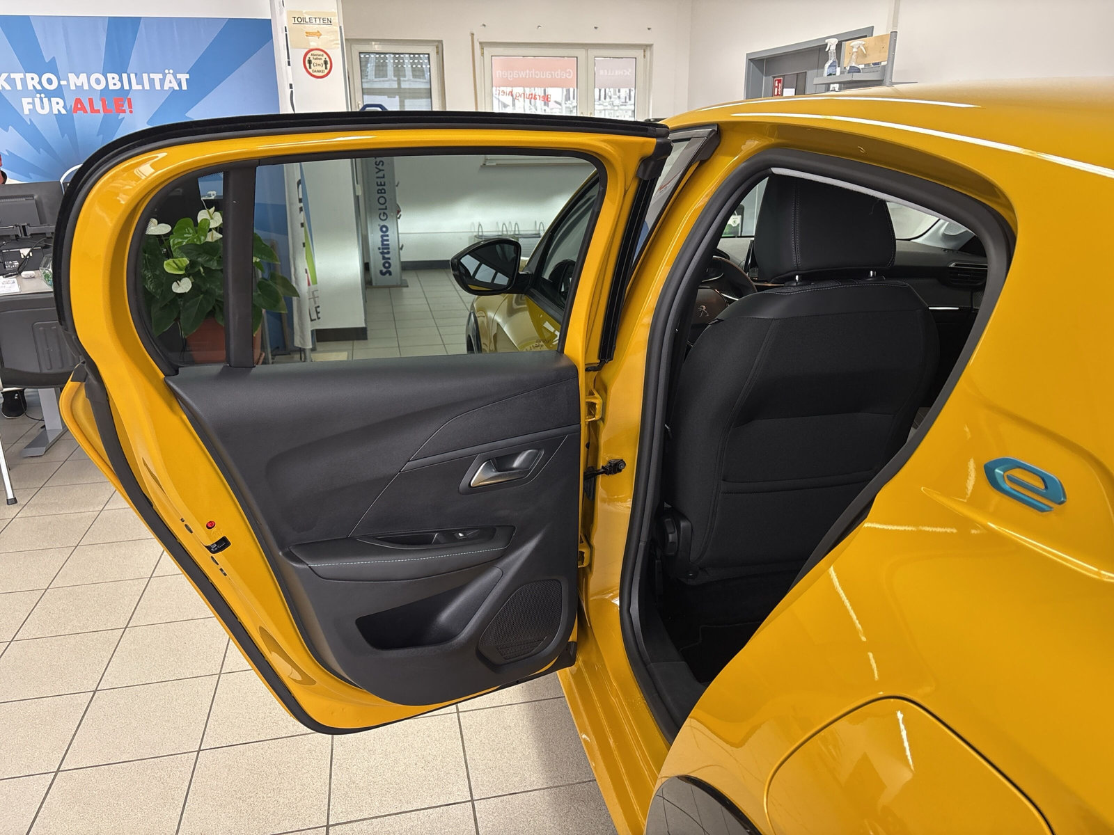 208 E-Allure 50kWh *NAVI*KAMERA*SHZ*PDC*