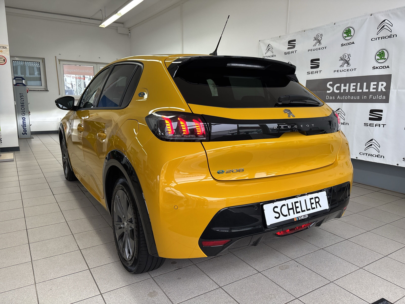 208 E-Allure 50kWh *NAVI*KAMERA*SHZ*PDC*