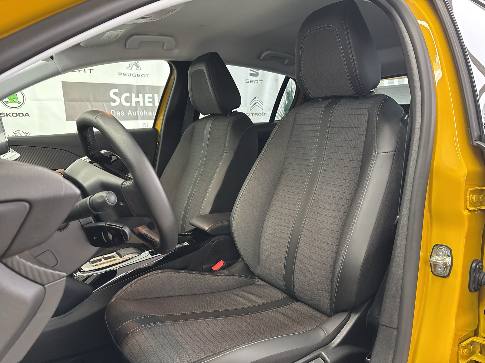 208 E-Allure 50kWh *NAVI*KAMERA*SHZ*PDC*