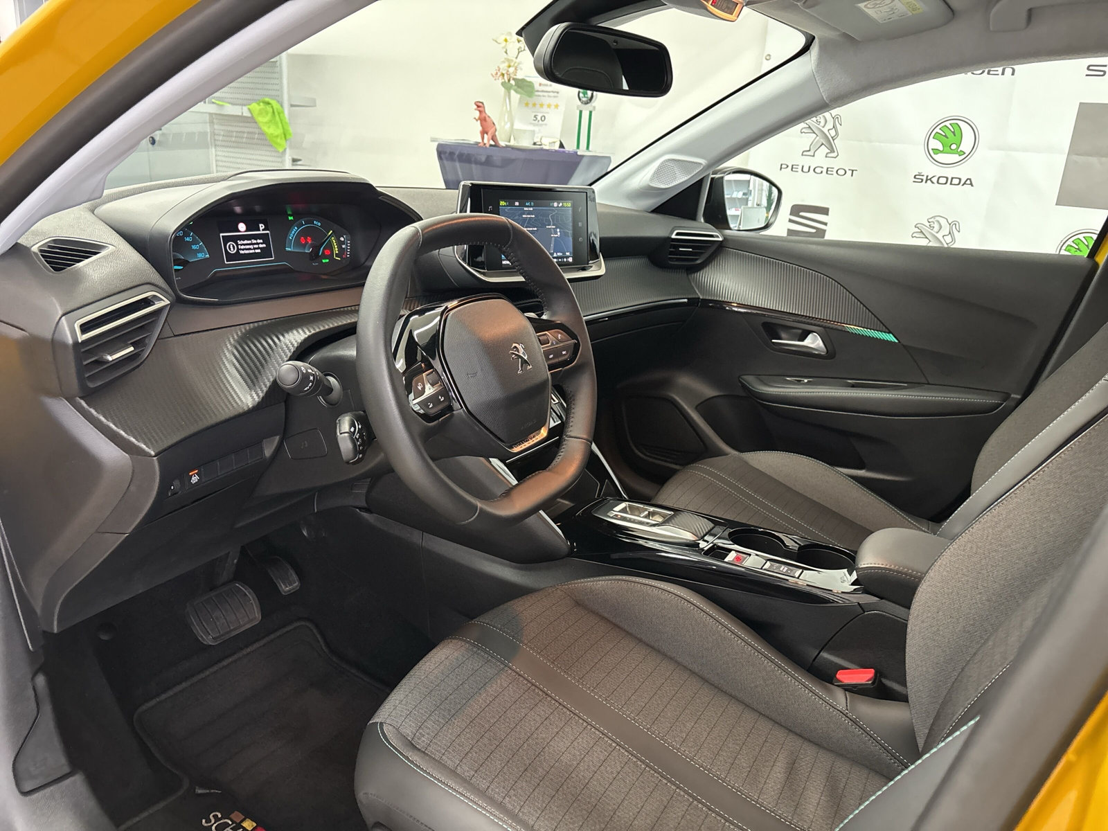 208 E-Allure 50kWh *NAVI*KAMERA*SHZ*PDC*