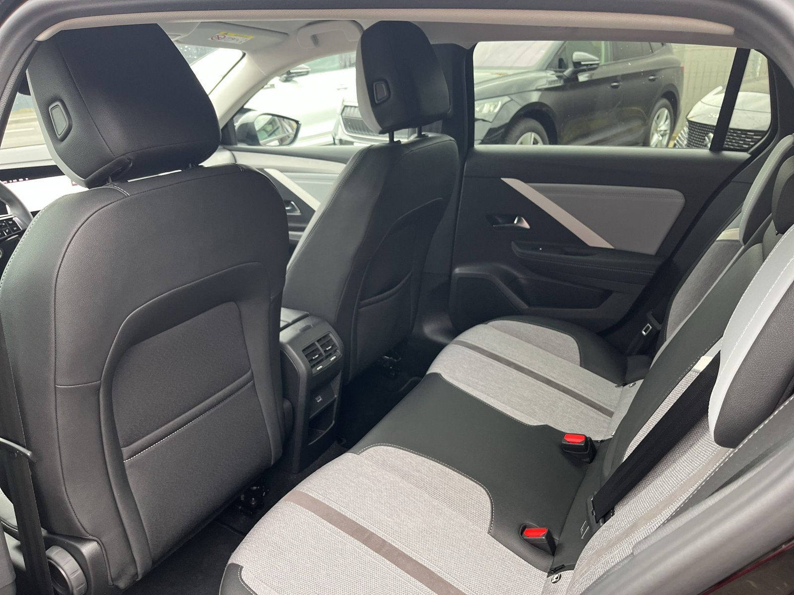 Astra L Sports Tourer Elegance 1.2 Turbo *NAVI*LED*KAMERA*2-ZONEN-KLIMA*