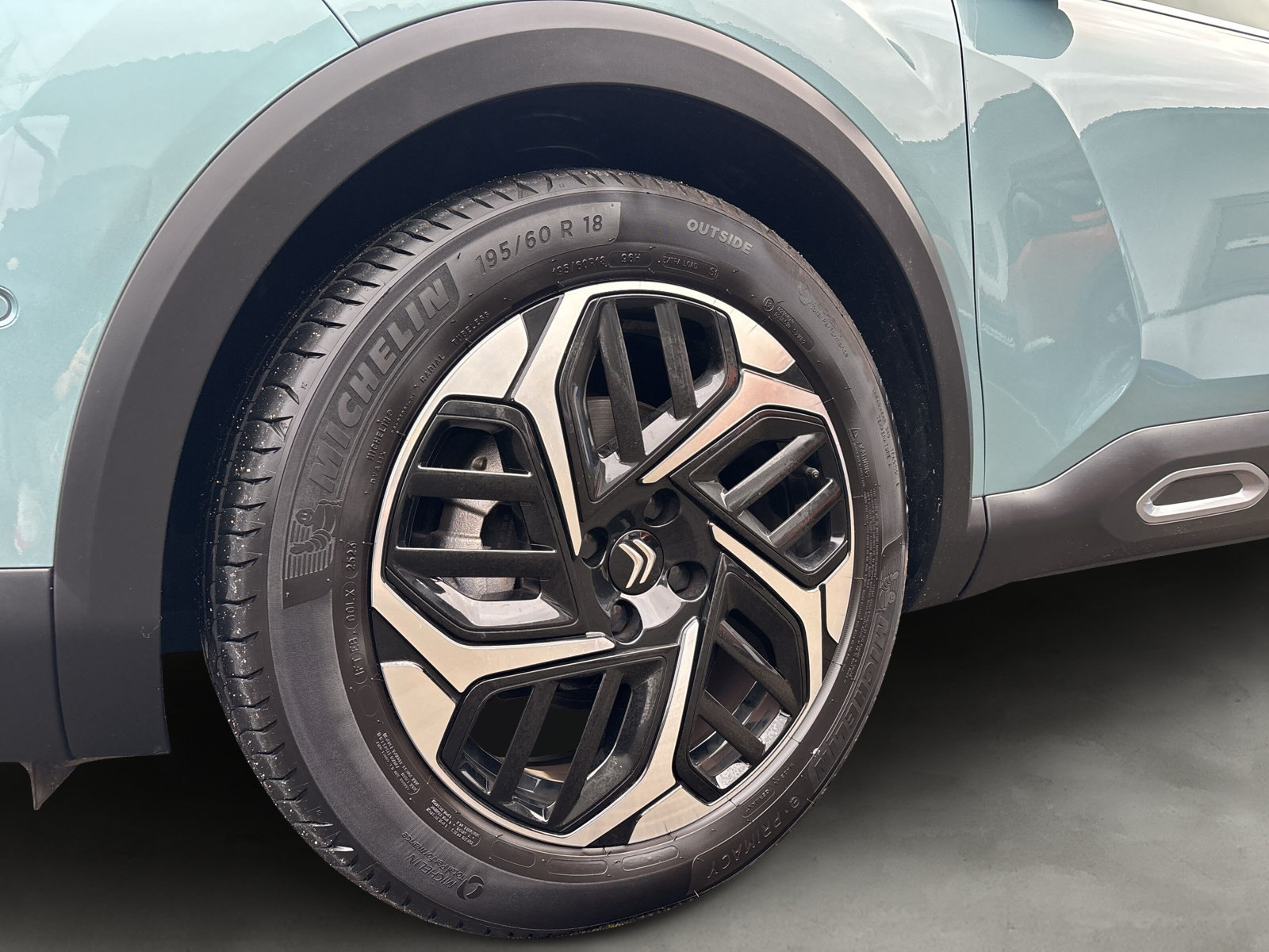 C4 Lim. Shine 1.2 PureTech 130 6-Gang *NAVI*KAMERA*SHZ*2-ZONEN*