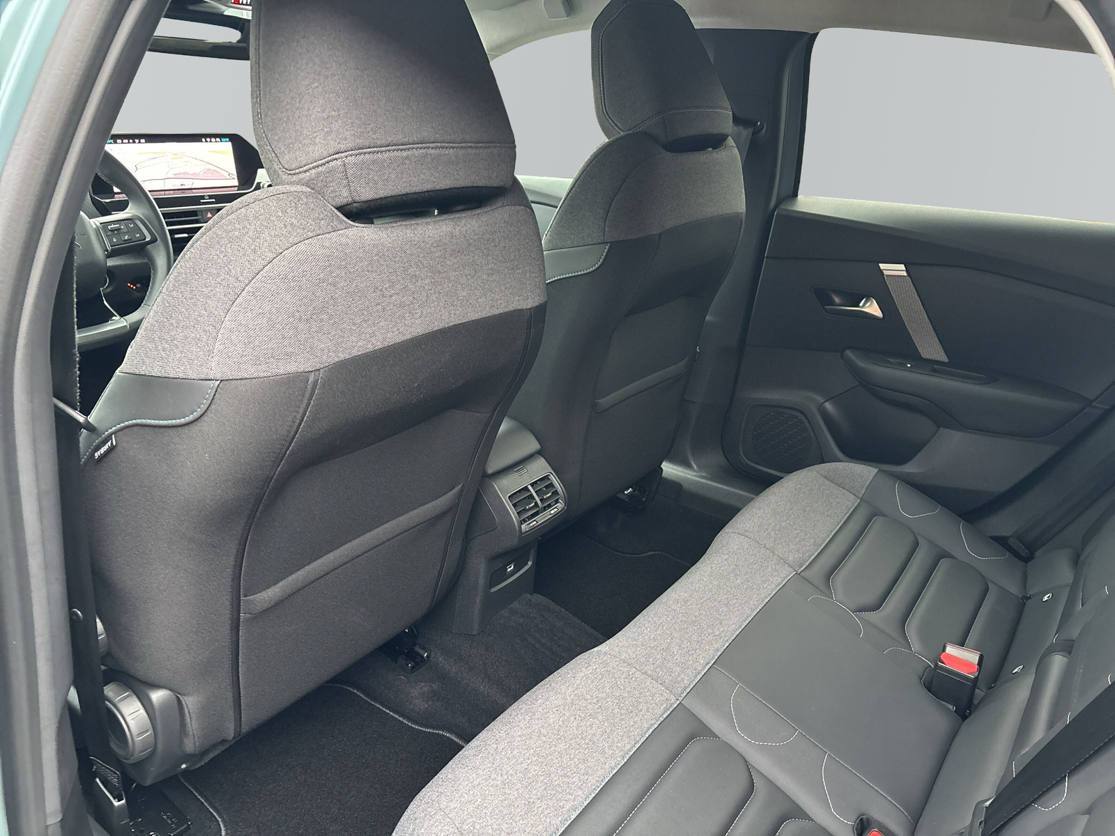 C4 Lim. Shine 1.2 PureTech 130 6-Gang *NAVI*KAMERA*SHZ*2-ZONEN*