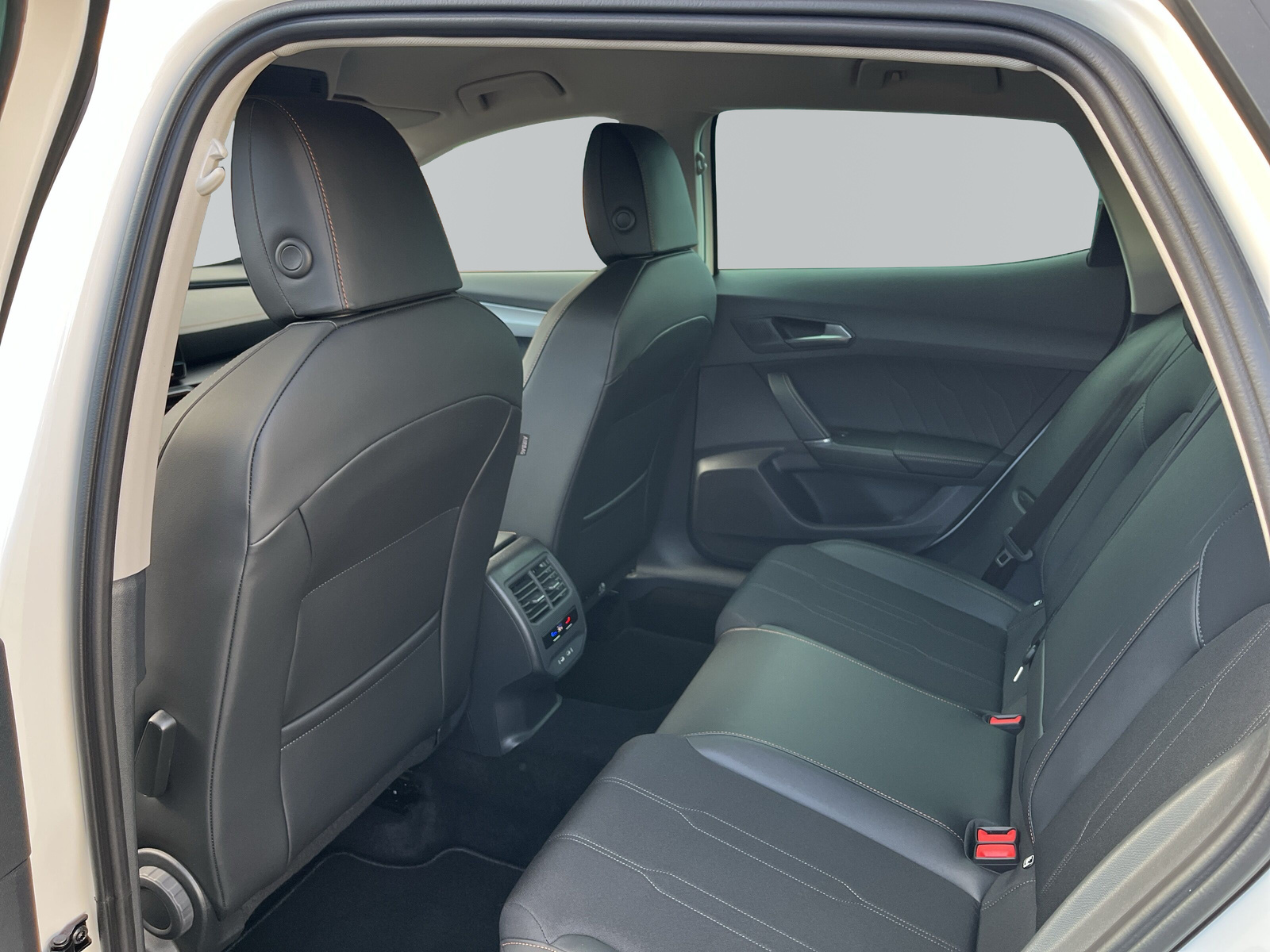 Formentor Basis 1.4 e-Hybrid DSG *AMBIENTE*PDC*NAVI*204PS*