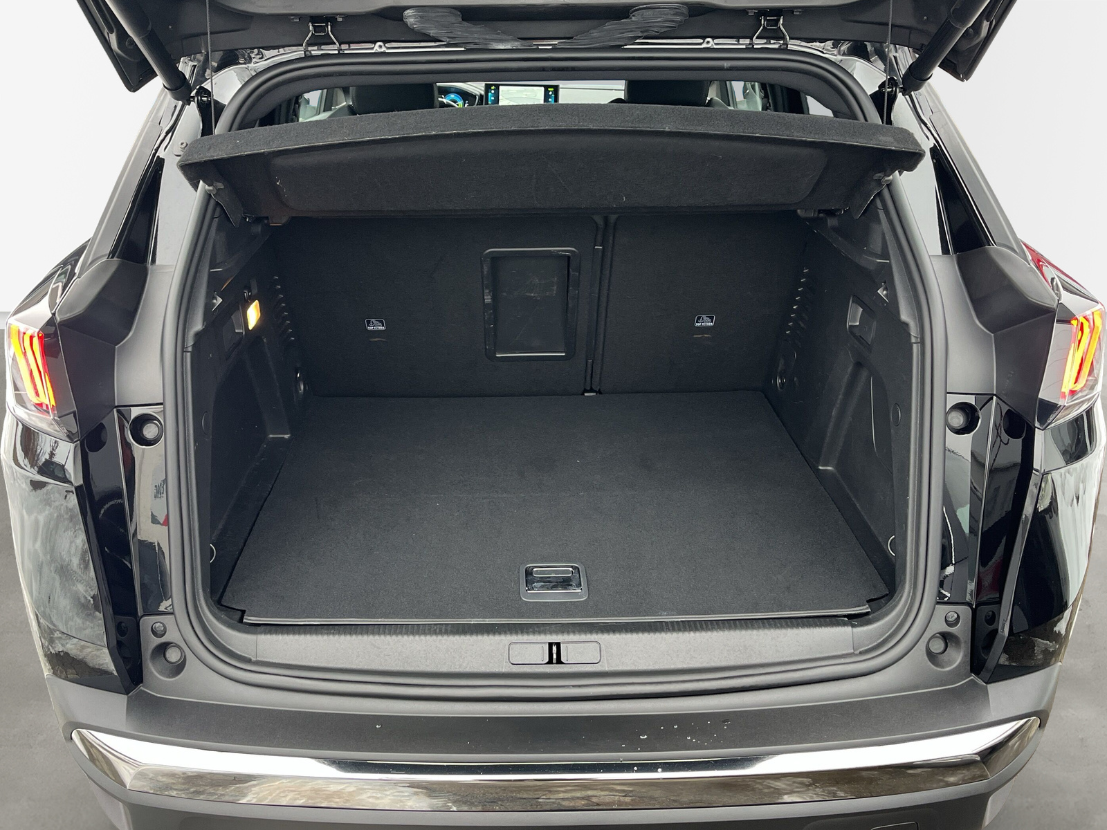 3008 Hybrid4 300 GT 1.6 EAT8 *AHK*NIGHT-VISON*MASSAGE*PANO*FOCAL*