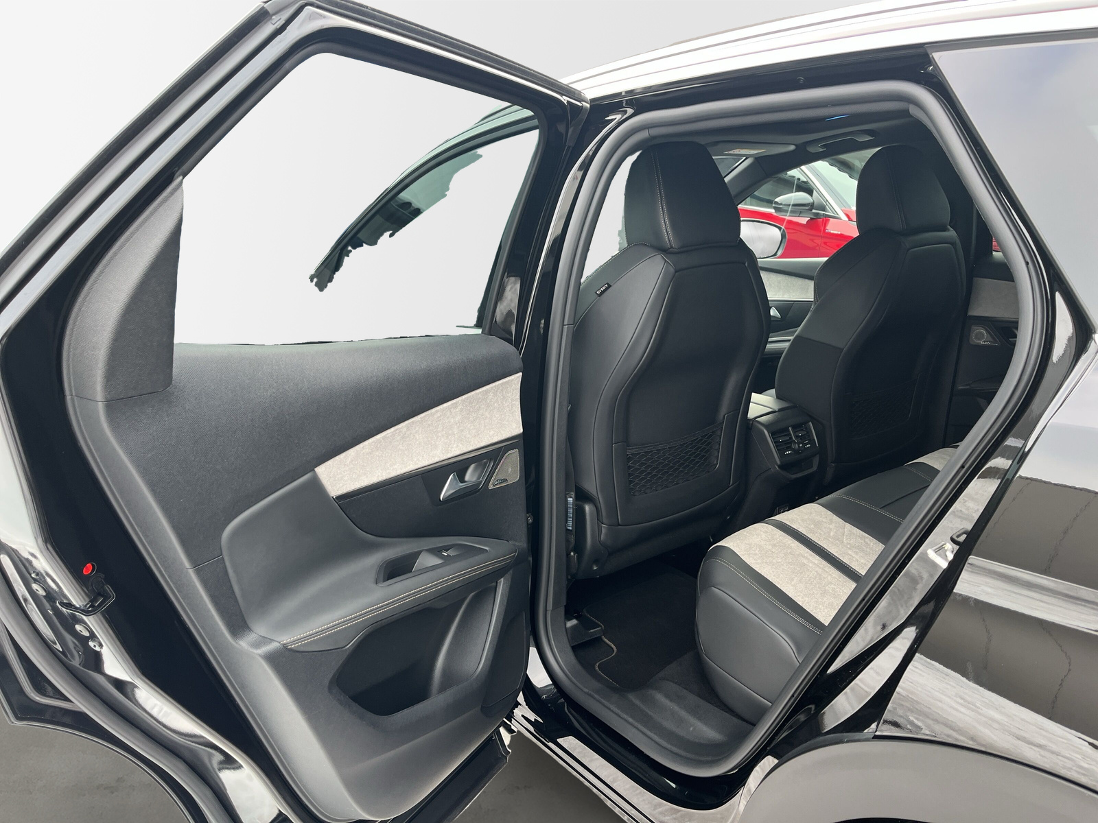 3008 Hybrid4 300 GT 1.6 EAT8 *AHK*NIGHT-VISON*MASSAGE*PANO*FOCAL*