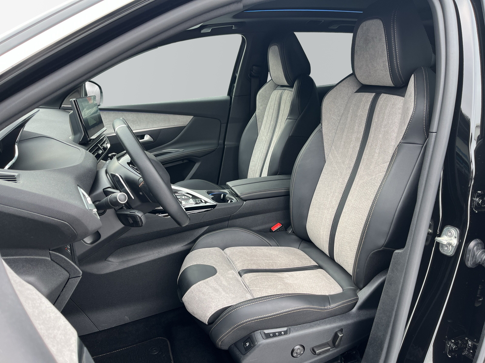 3008 Hybrid4 300 GT 1.6 EAT8 *AHK*NIGHT-VISON*MASSAGE*PANO*FOCAL*