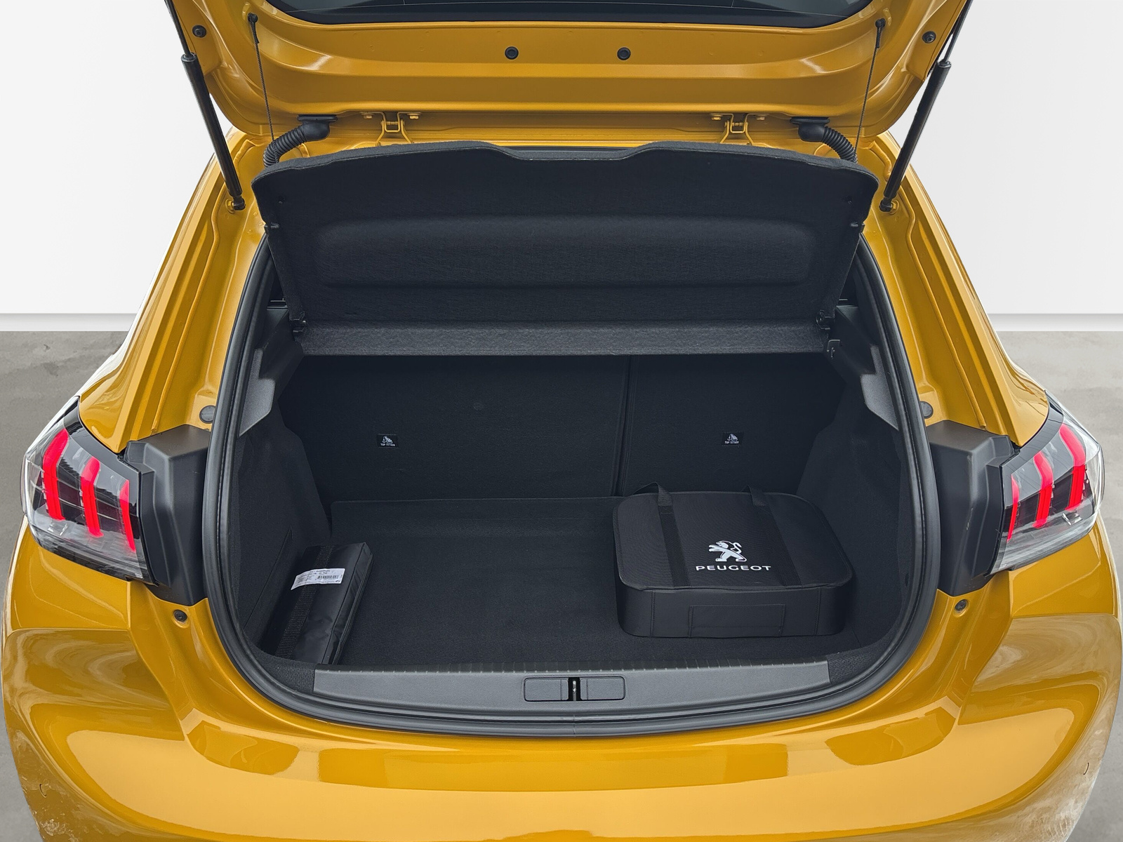 208 e- GT Pack 50 kWh *PANO*SHZ*ACC*KAMERA*