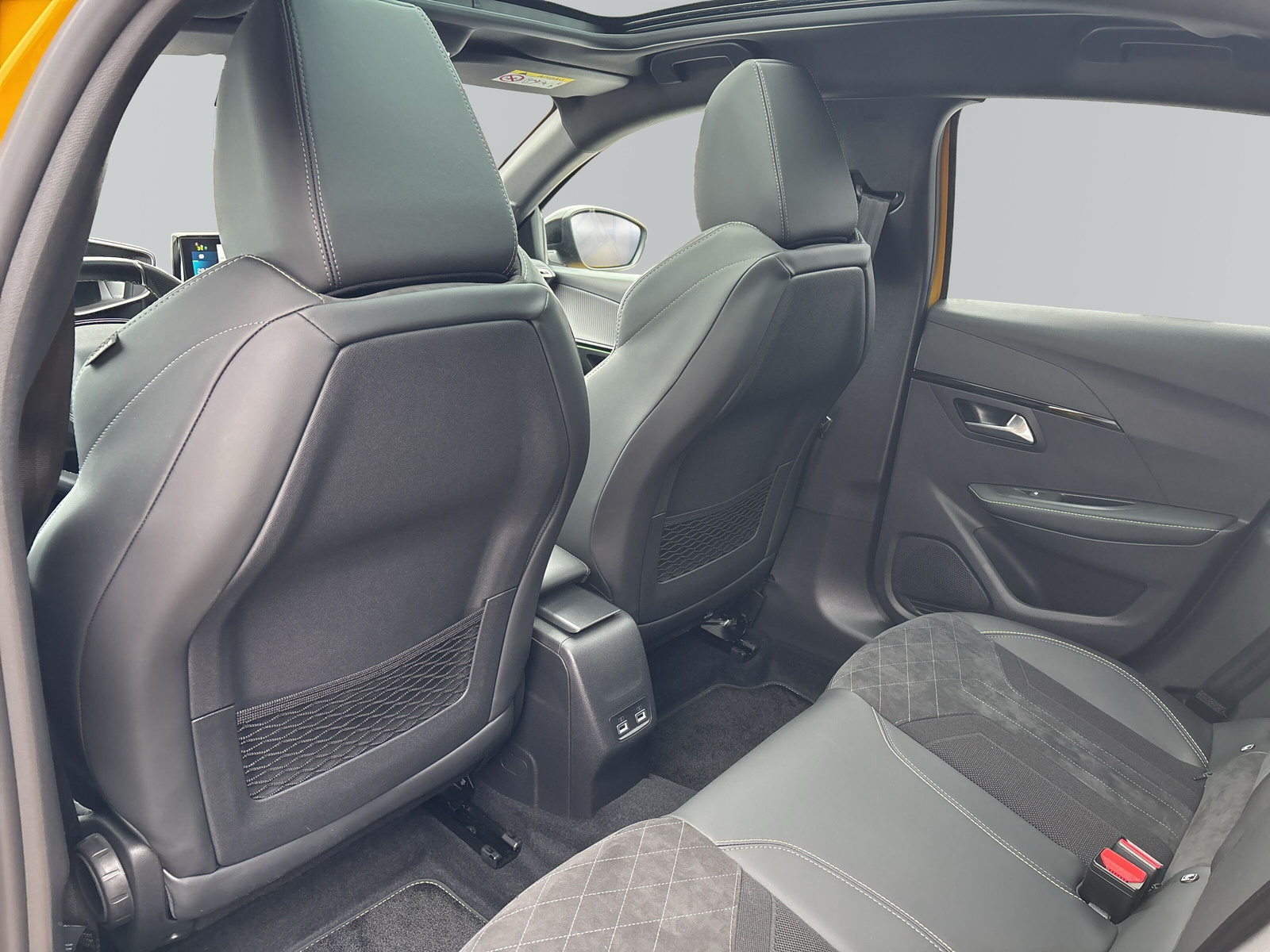 208 e- GT Pack 50 kWh *PANO*SHZ*ACC*KAMERA*